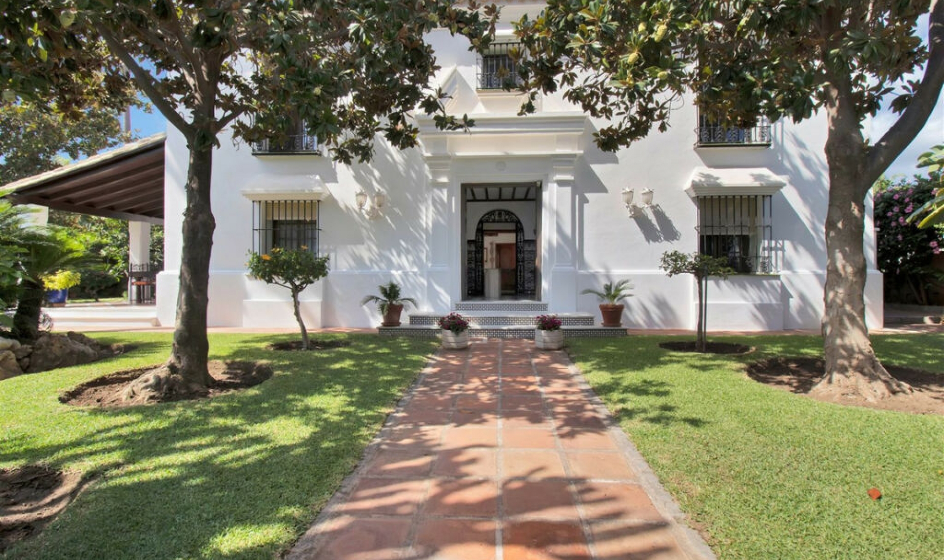 Resale - House -
Cortijo Blanco