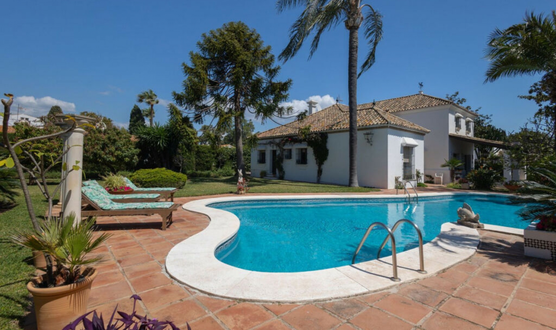 Resale - House -
Cortijo Blanco