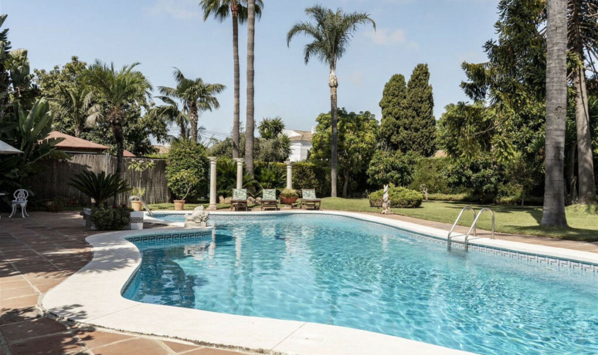 Resale - House -
Cortijo Blanco