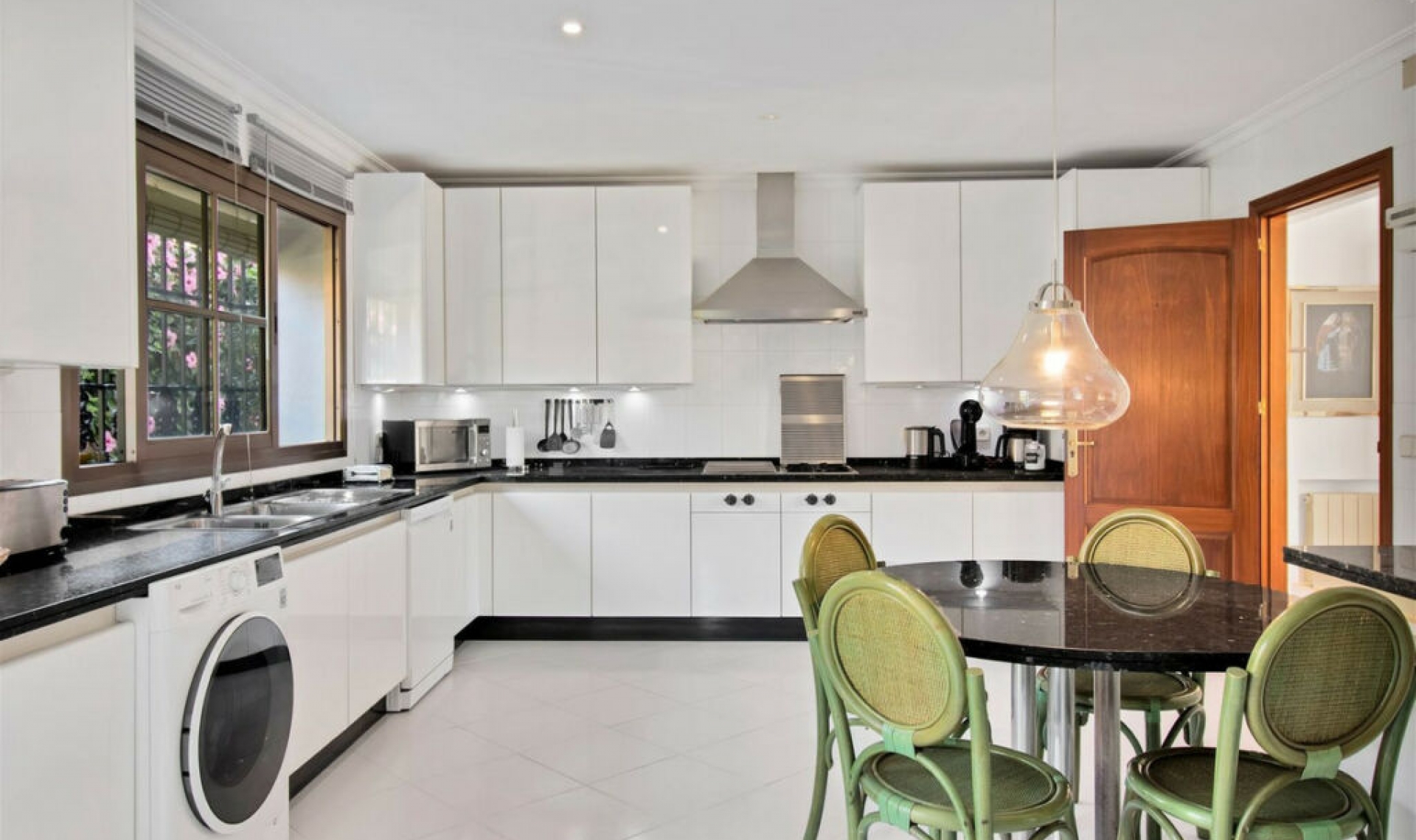 Resale - House -
Cortijo Blanco