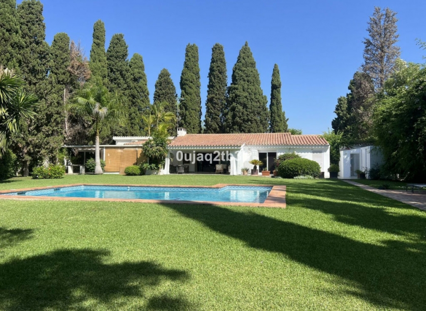 Resale - House -
Cortijo Blanco