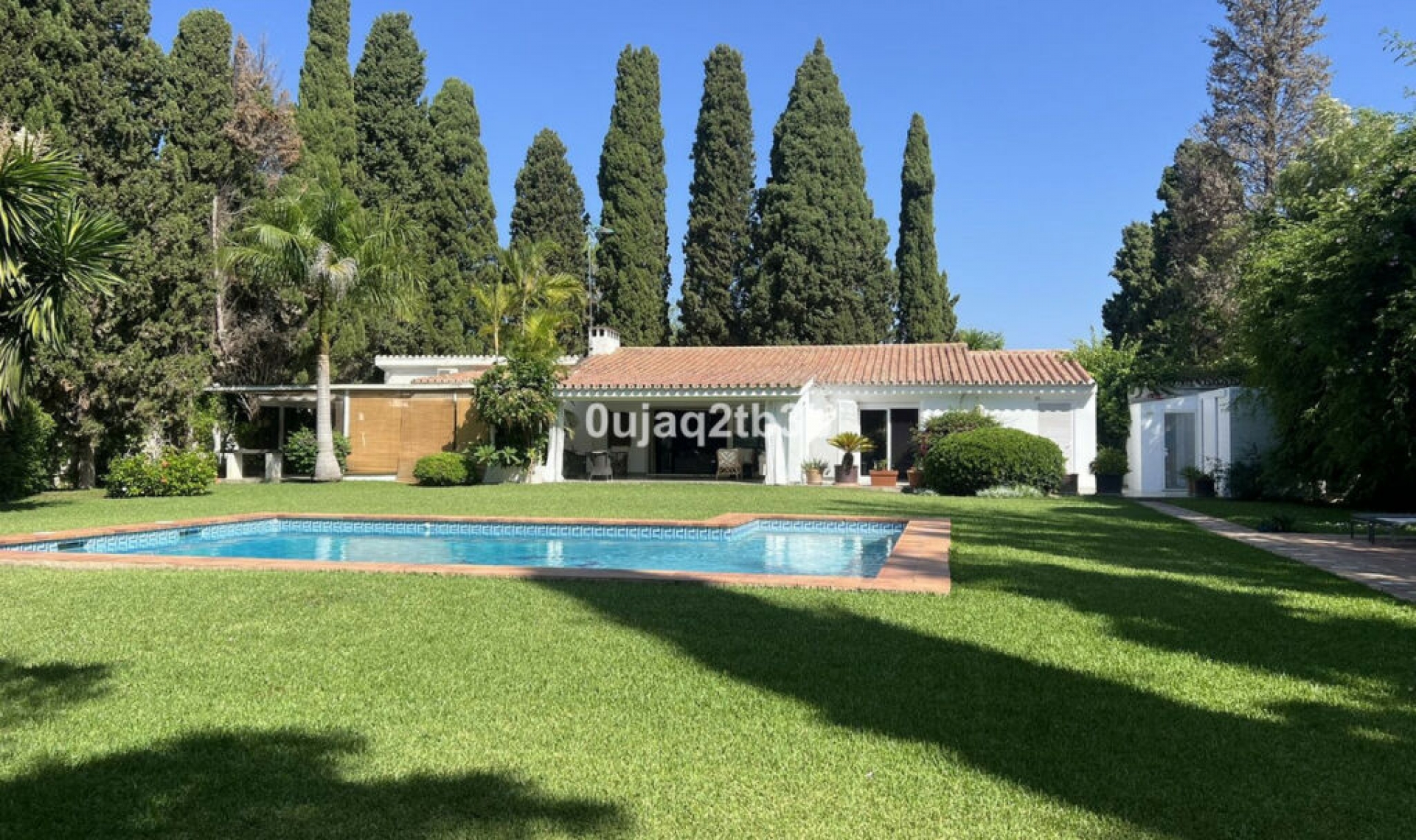 Resale - House -
Cortijo Blanco