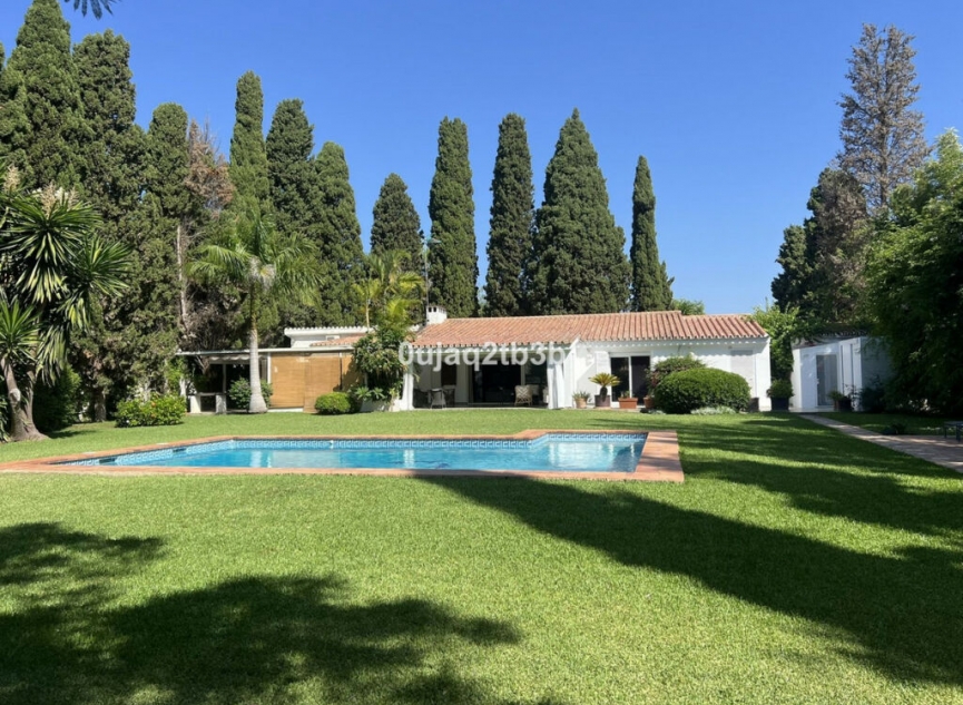 Resale - House -
Cortijo Blanco
