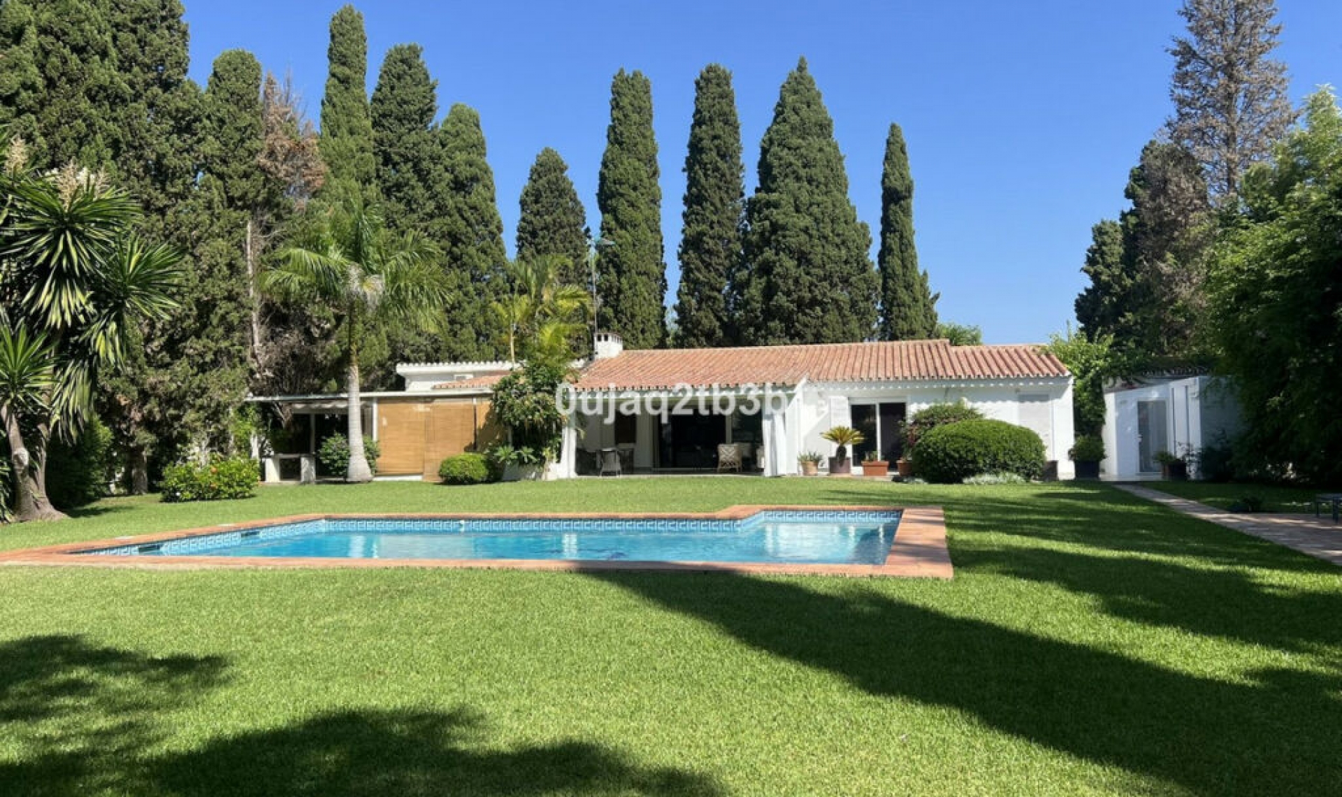 Resale - House -
Cortijo Blanco