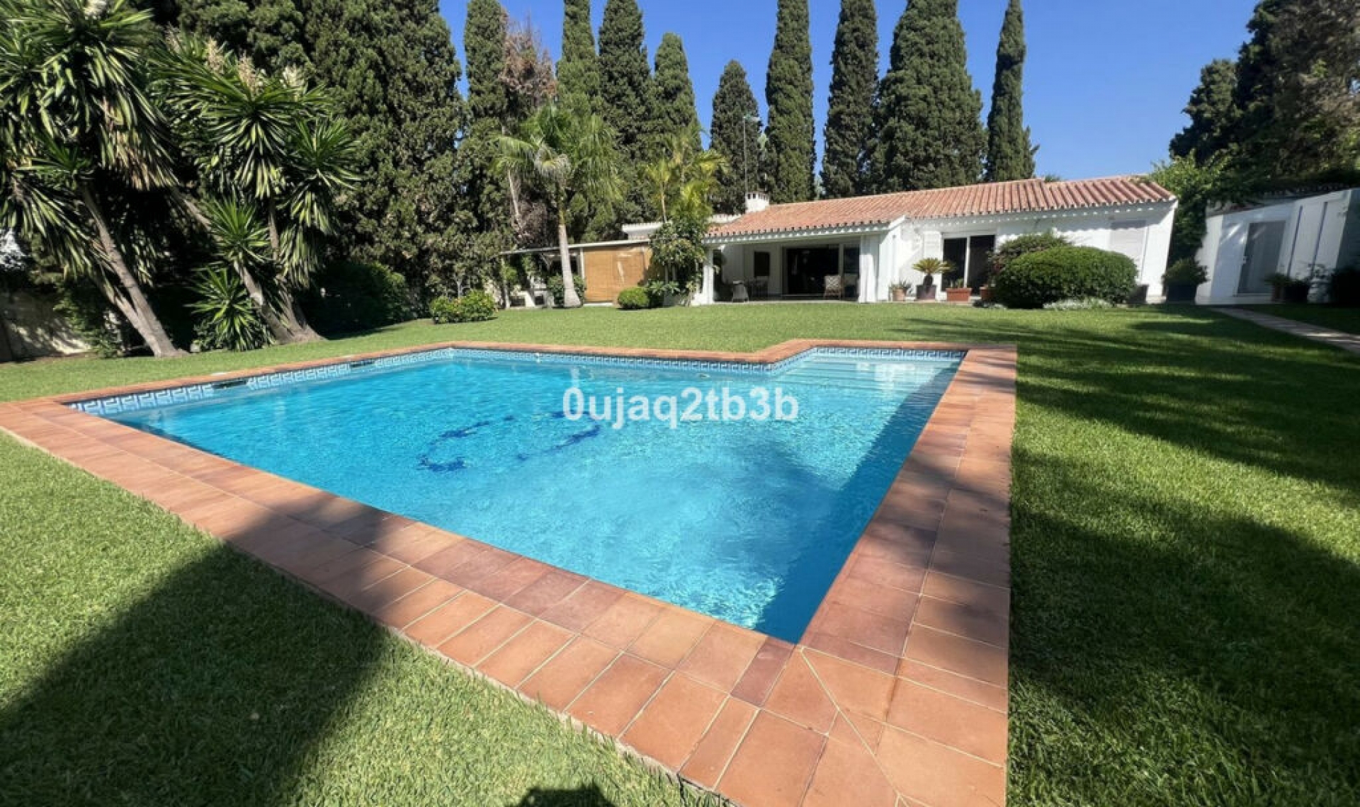 Resale - House -
Cortijo Blanco