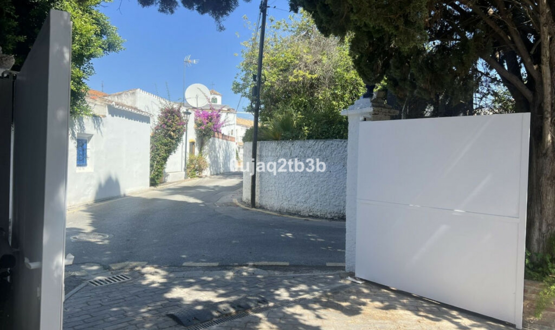 Resale - House -
Cortijo Blanco
