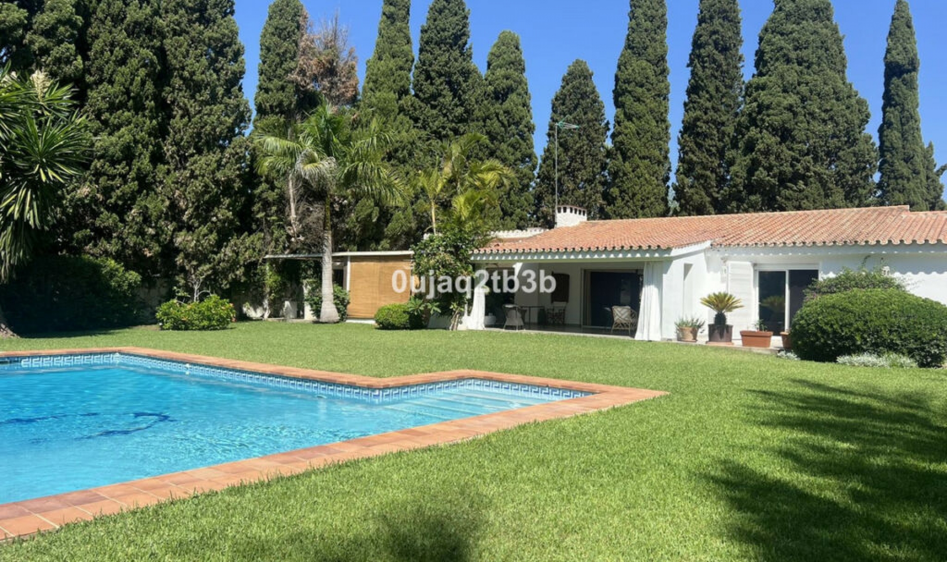 Resale - House -
Cortijo Blanco