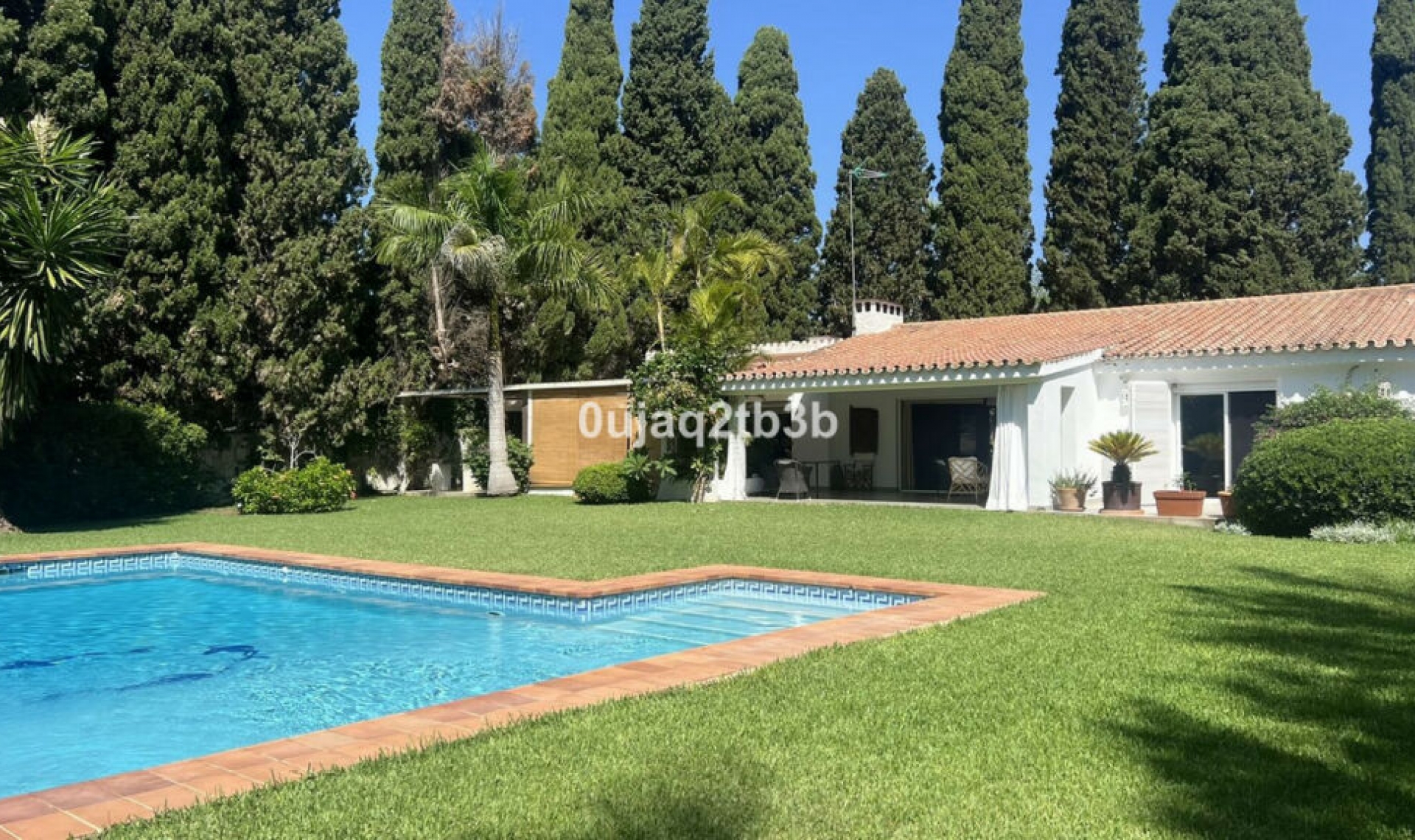 Resale - House -
Cortijo Blanco