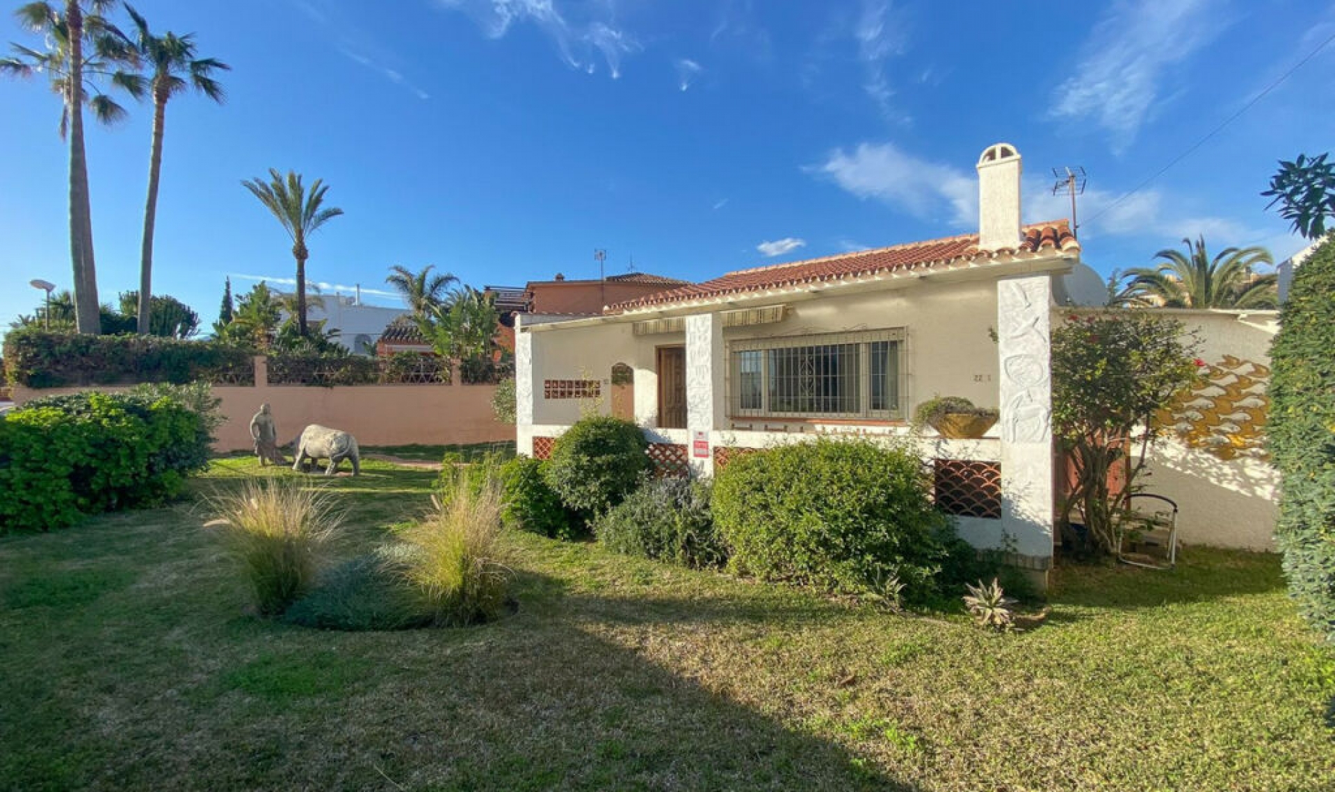 Resale - House -
Costabella