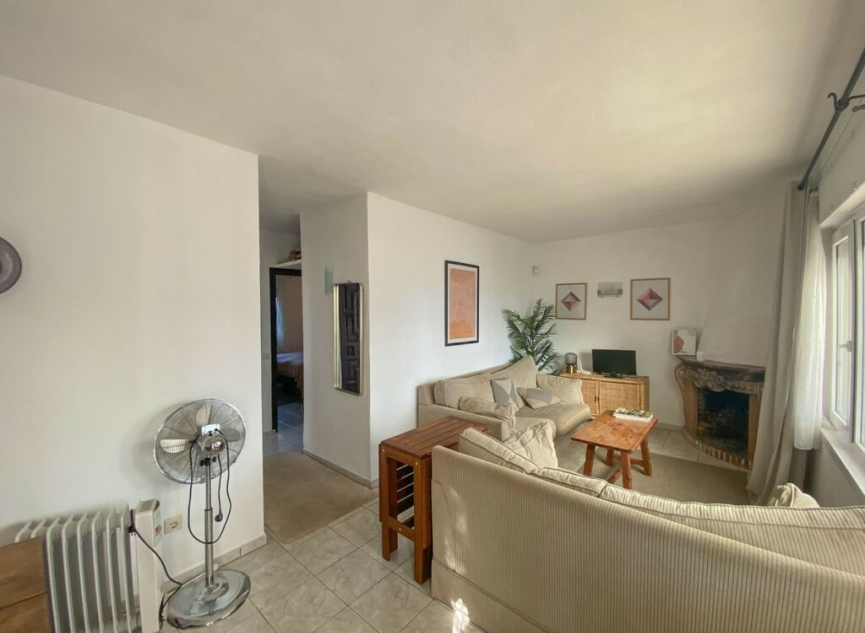 Resale - House -
Costabella