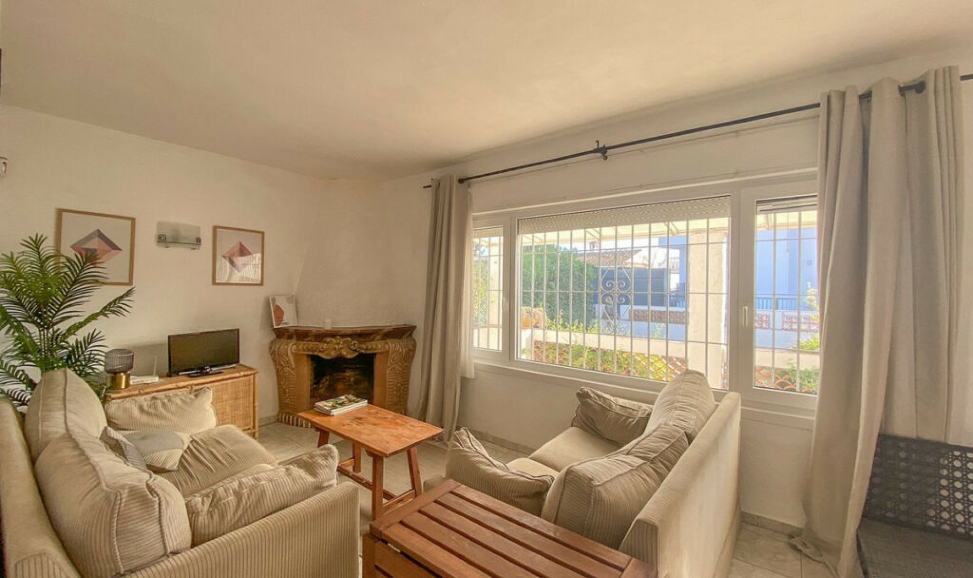Resale - House -
Costabella