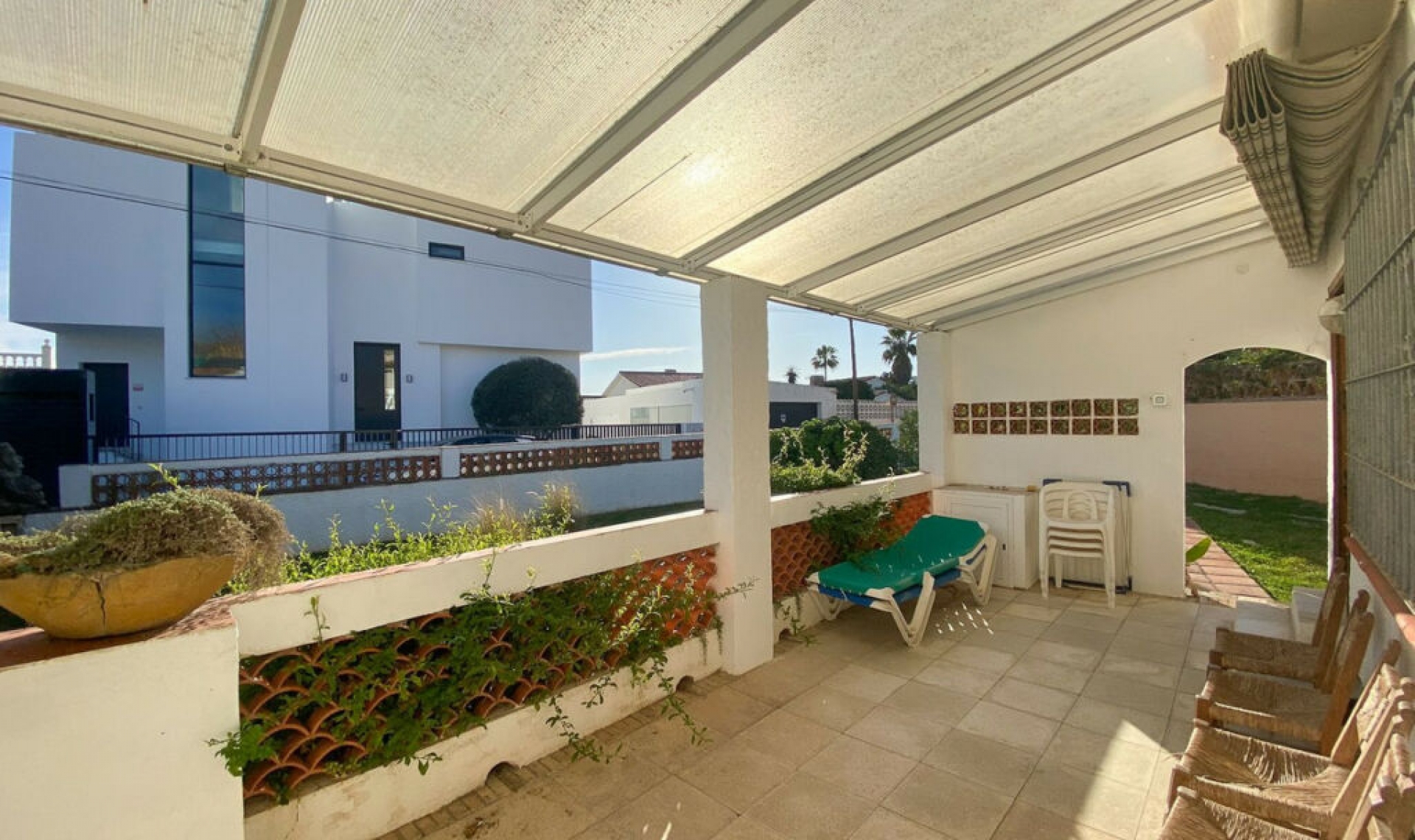 Resale - House -
Costabella