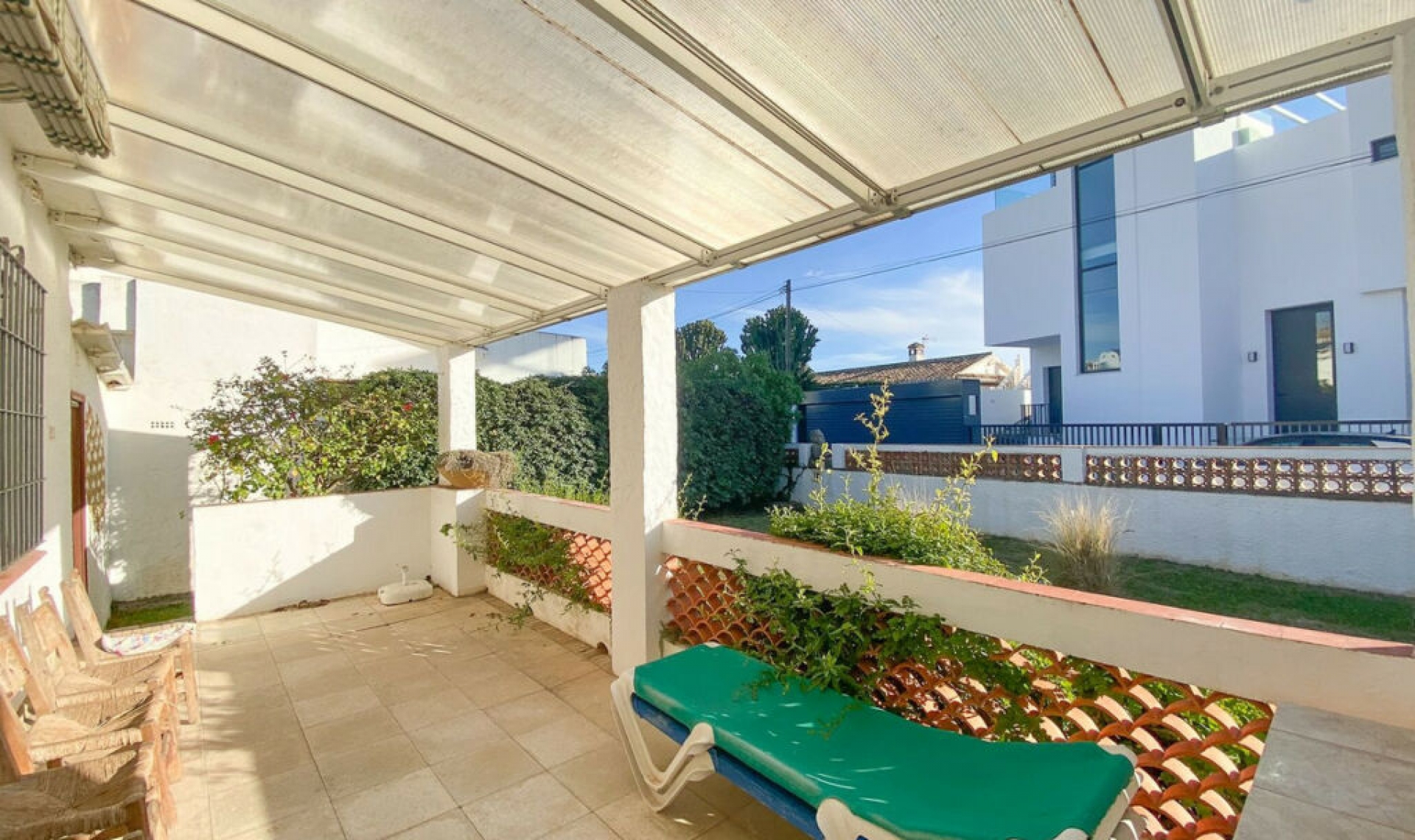 Resale - House -
Costabella