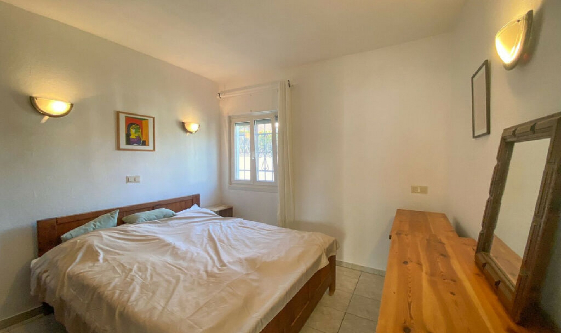 Resale - House -
Costabella