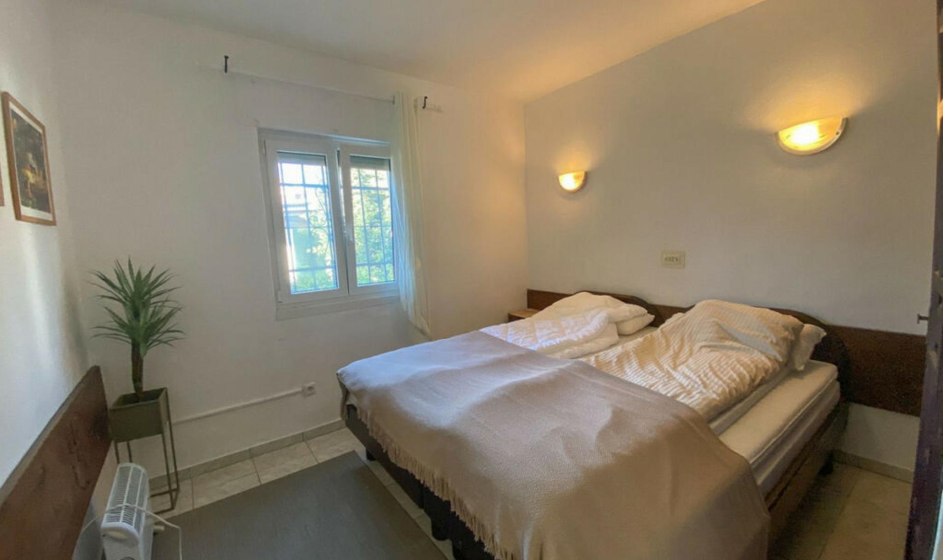 Resale - House -
Costabella