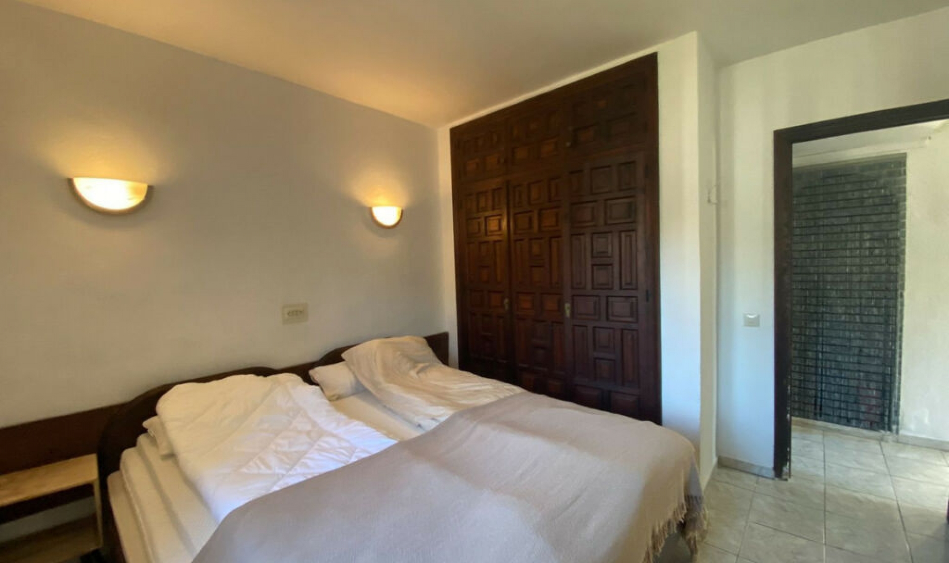 Resale - House -
Costabella