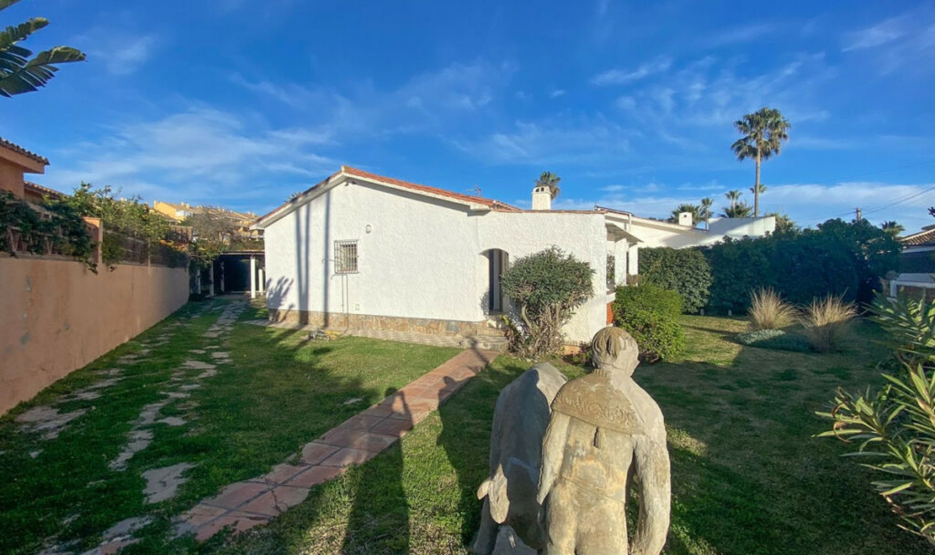 Resale - House -
Costabella