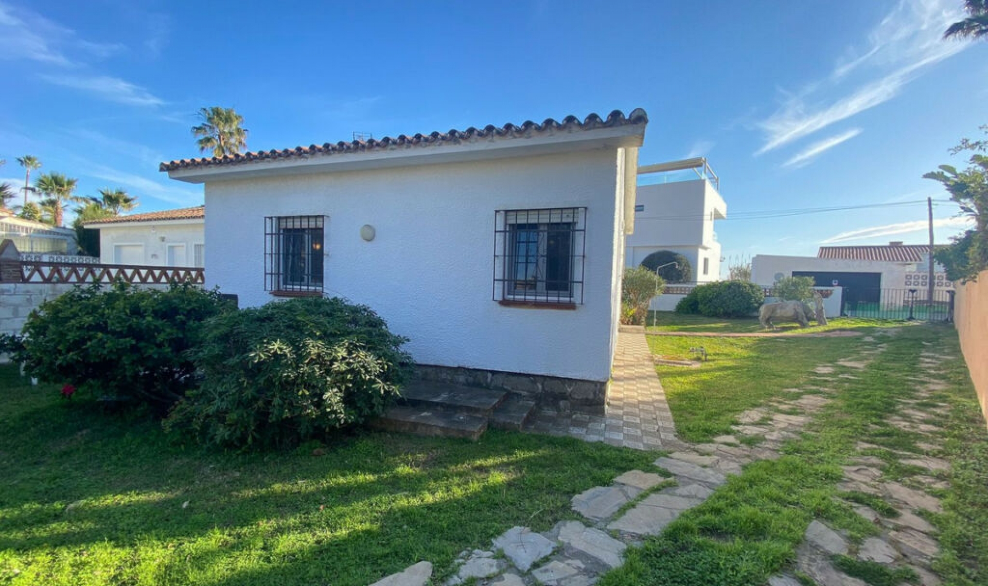 Resale - House -
Costabella