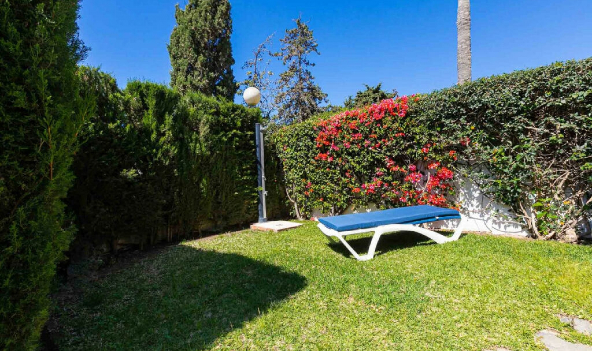 Resale - House -
Costabella