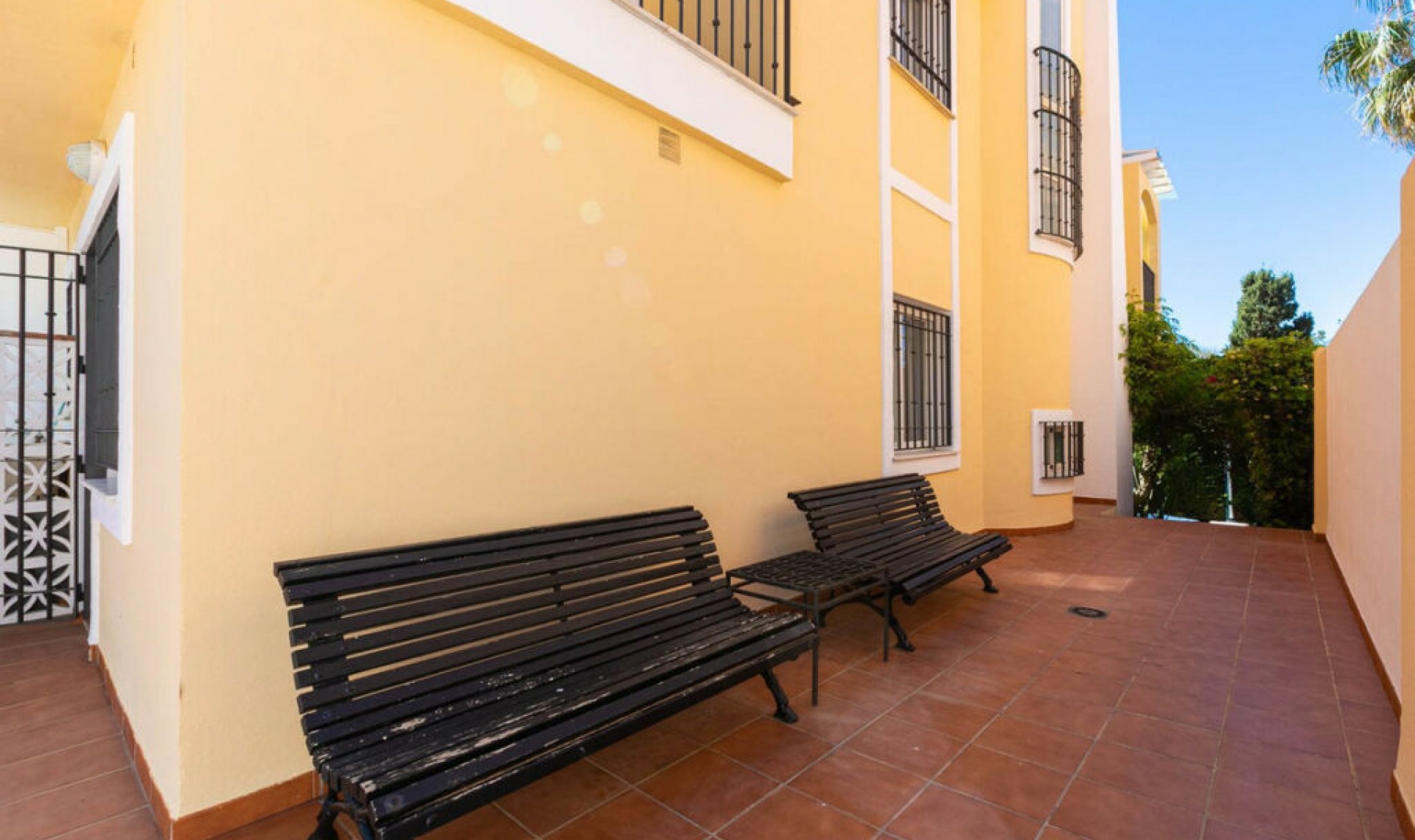 Resale - House -
Costabella