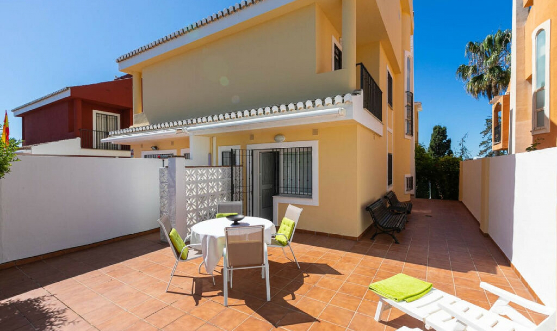 Resale - House -
Costabella