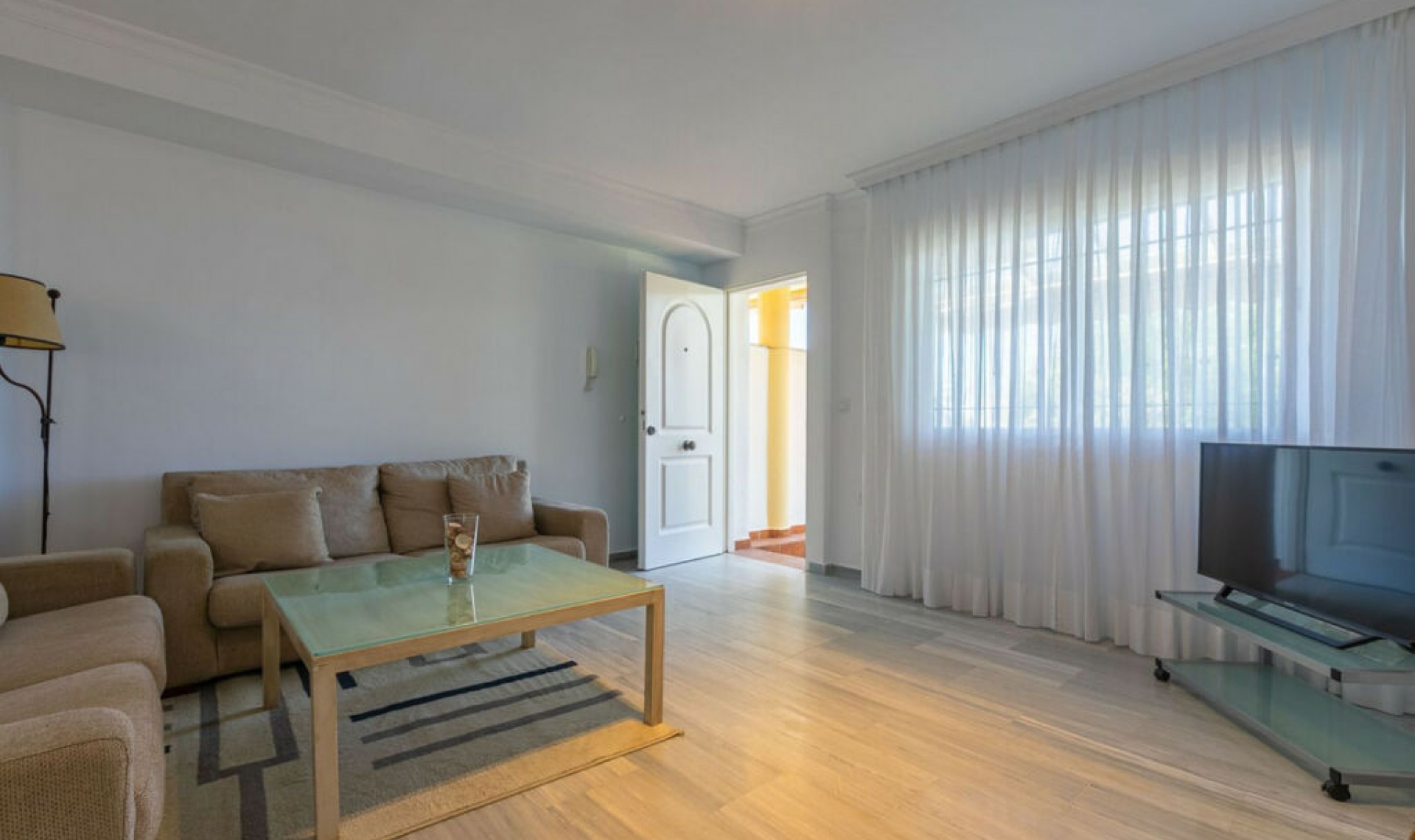 Resale - House -
Costabella