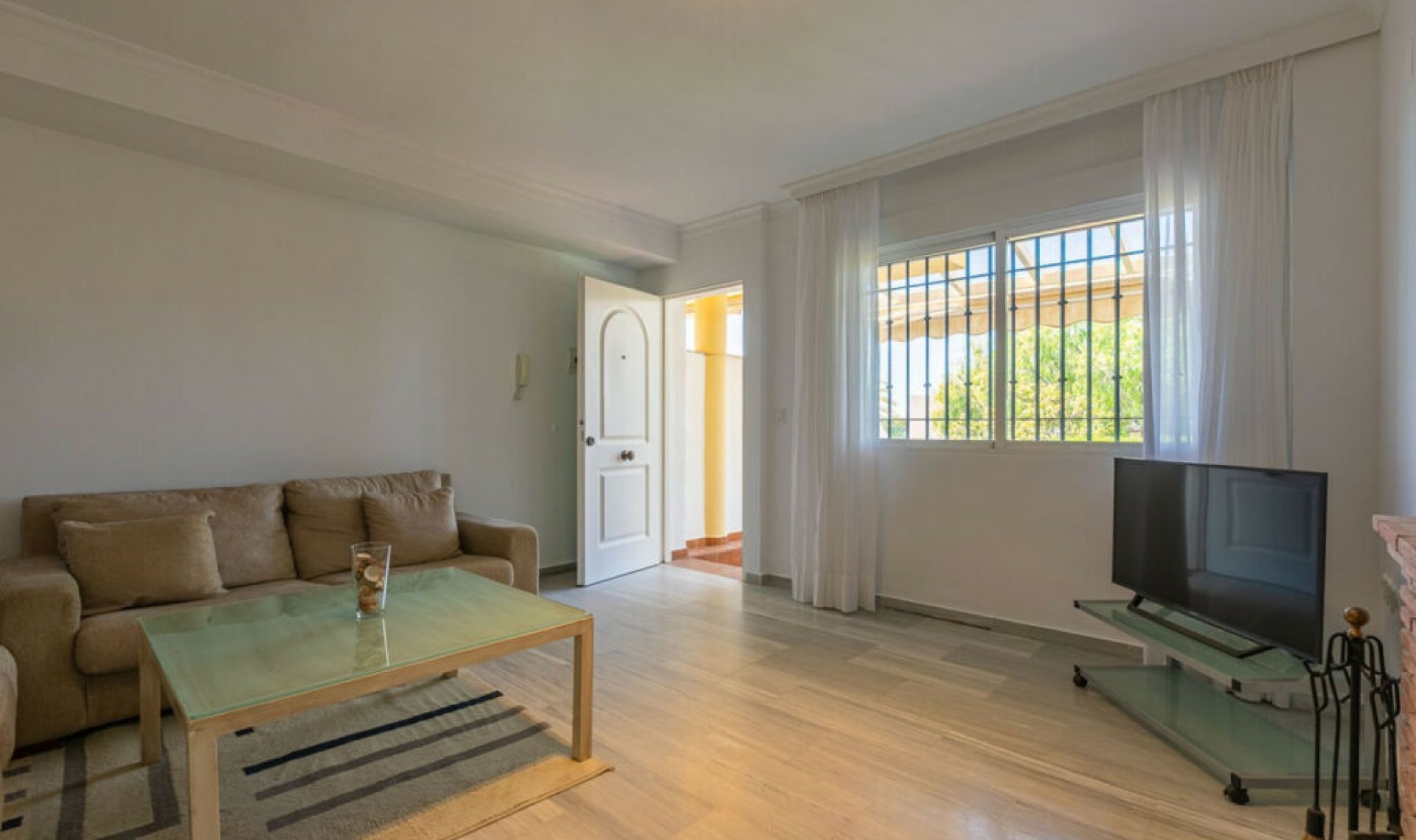 Resale - House -
Costabella