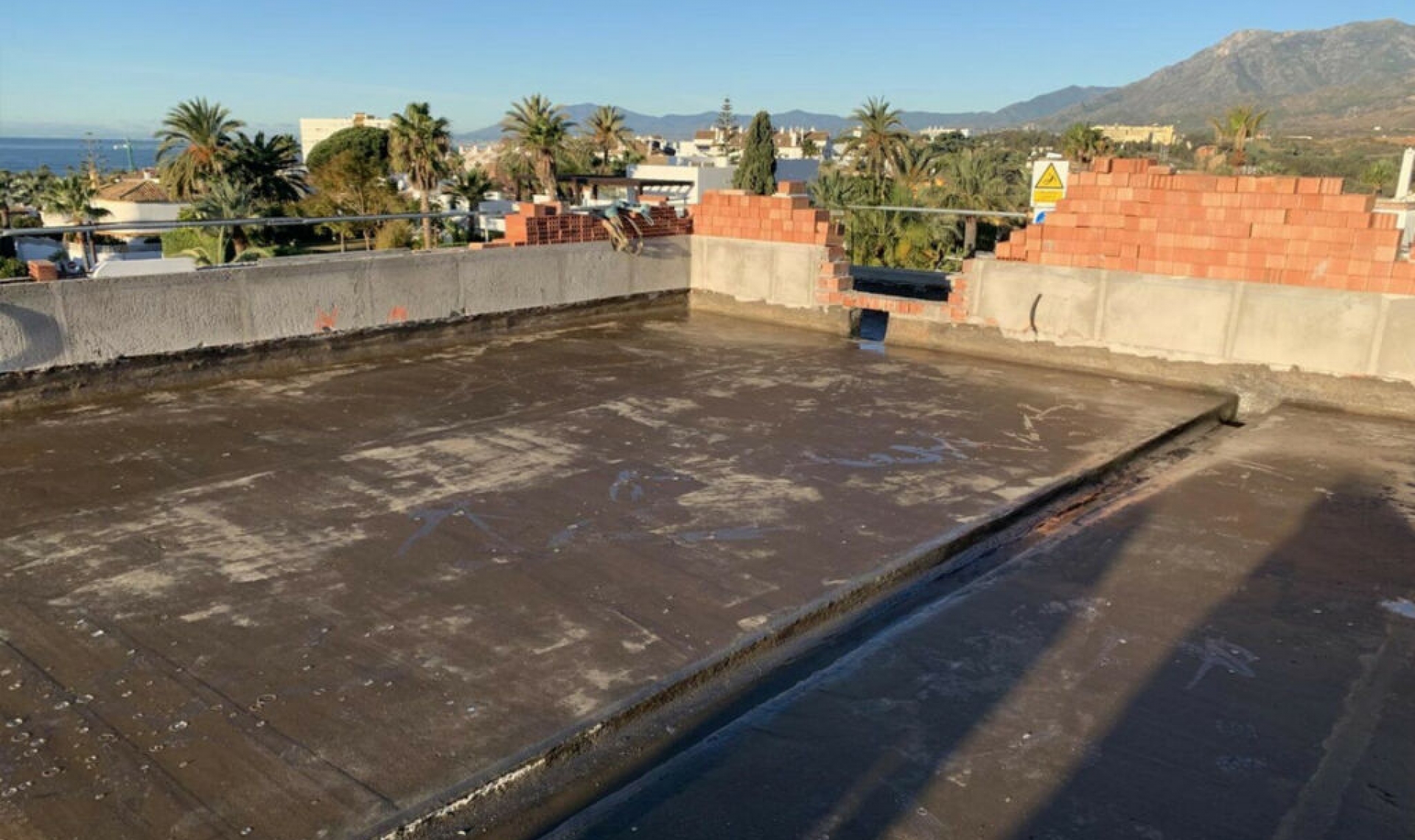 Resale - House -
Costabella