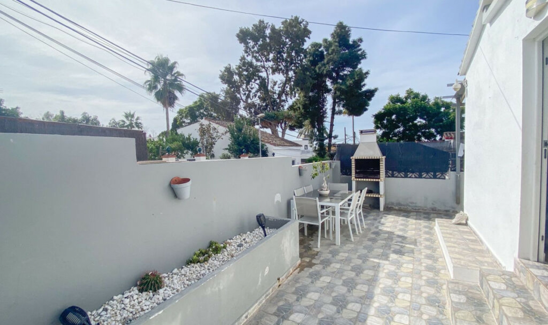 Resale - House -
Costabella