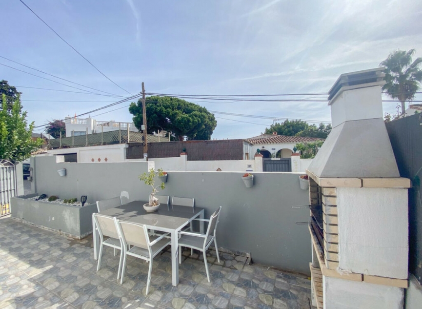 Resale - House -
Costabella