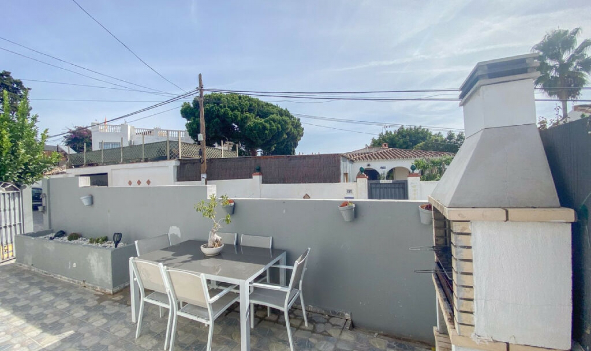 Resale - House -
Costabella