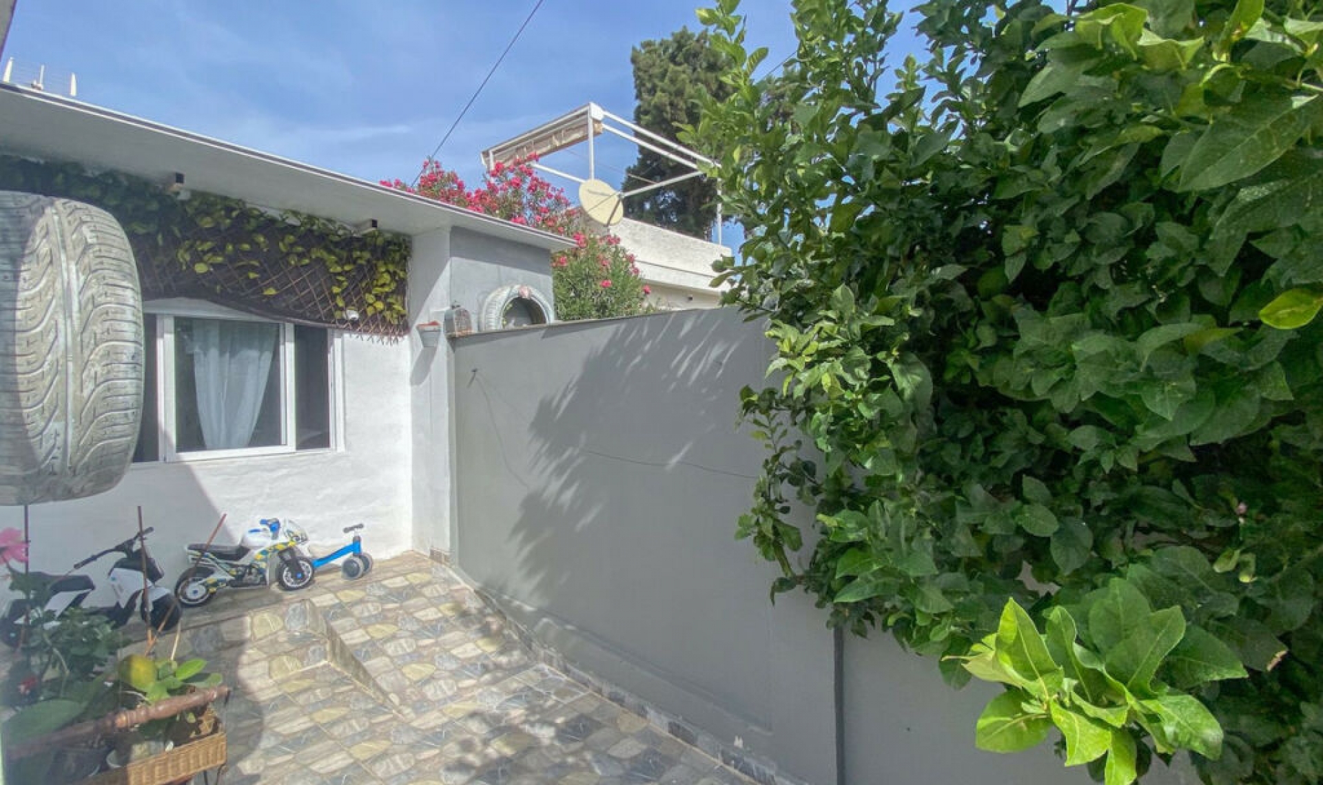 Resale - House -
Costabella