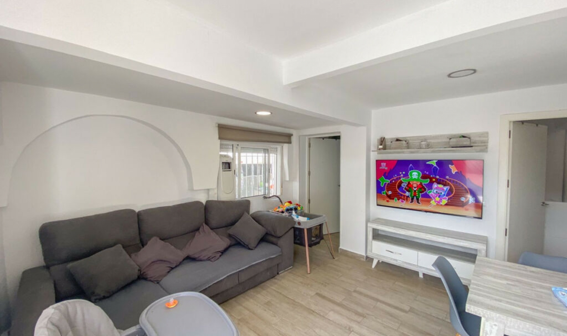 Resale - House -
Costabella