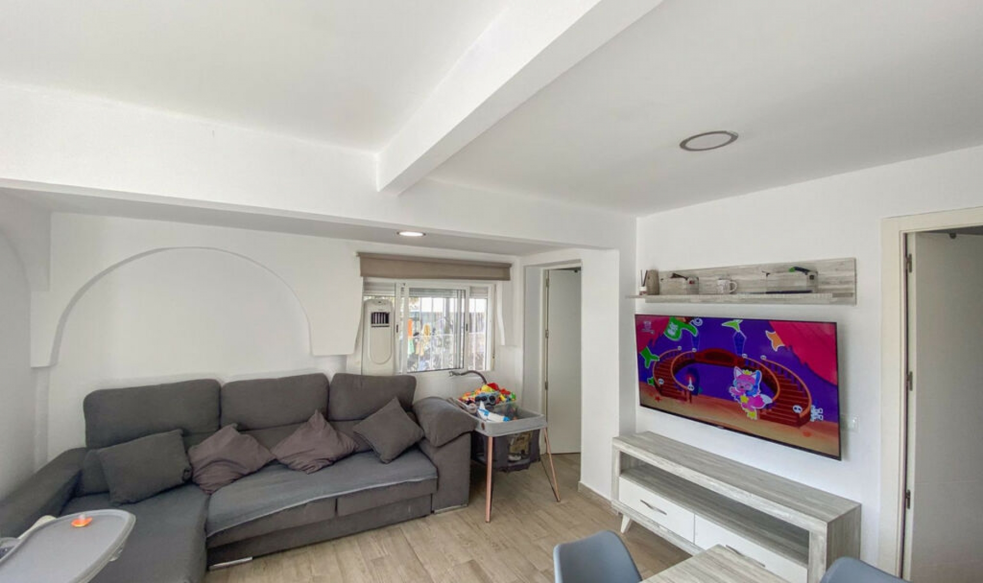 Resale - House -
Costabella