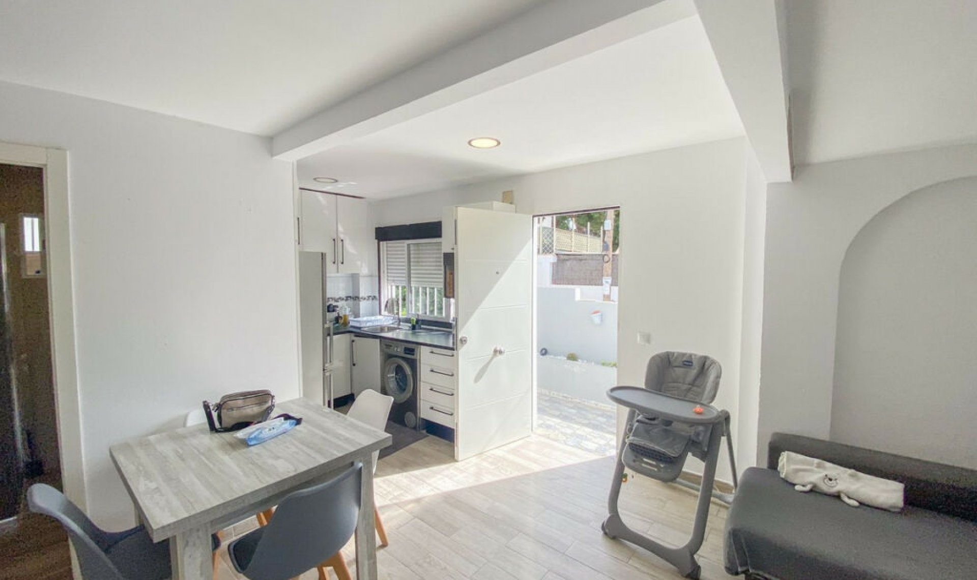 Resale - House -
Costabella