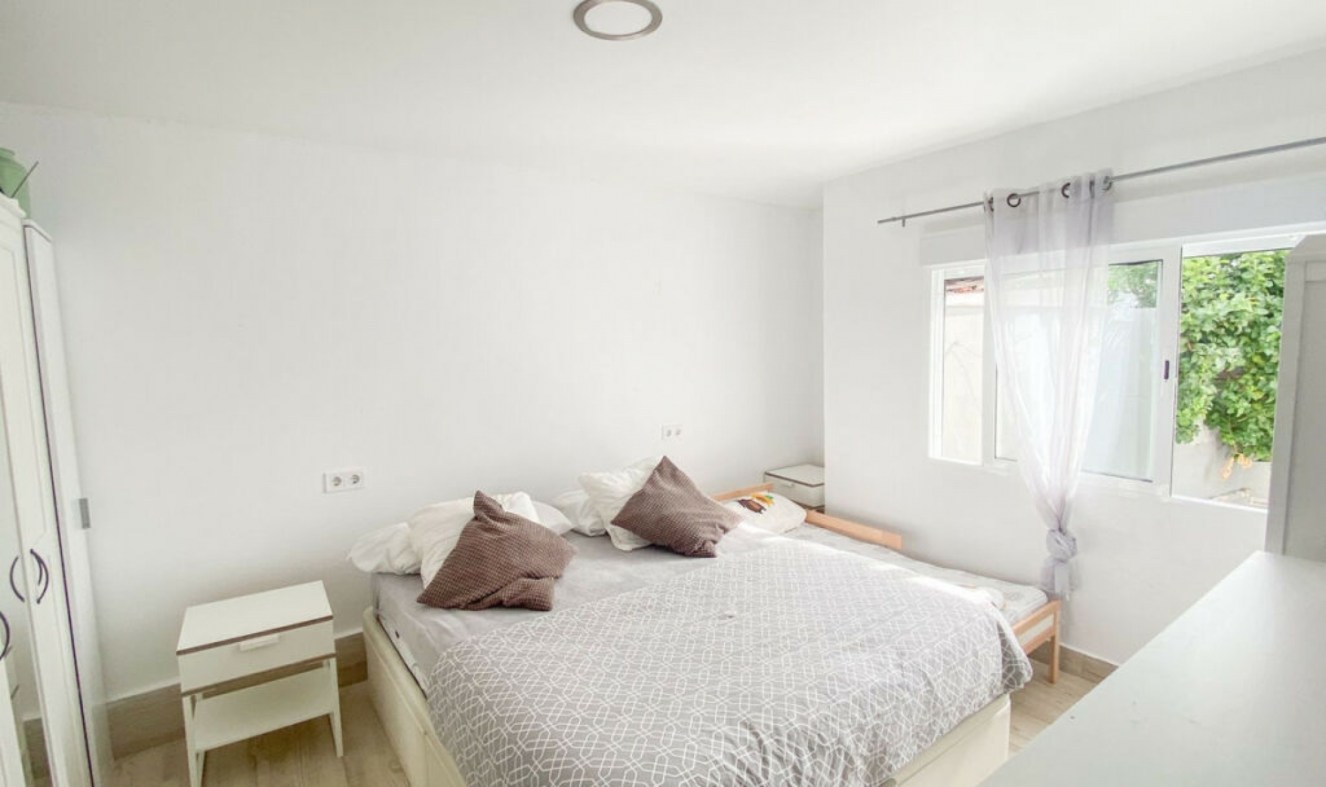 Resale - House -
Costabella