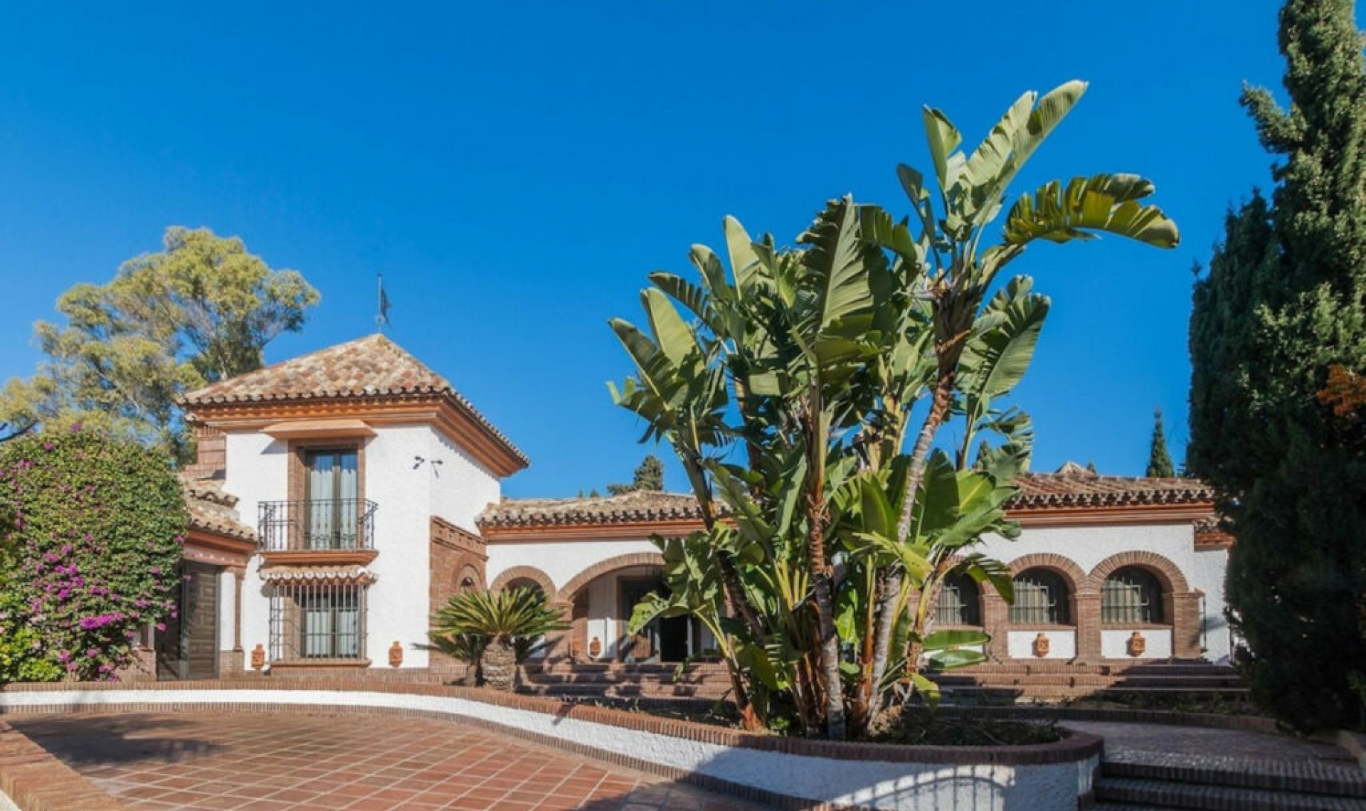 Resale - House -
Costabella