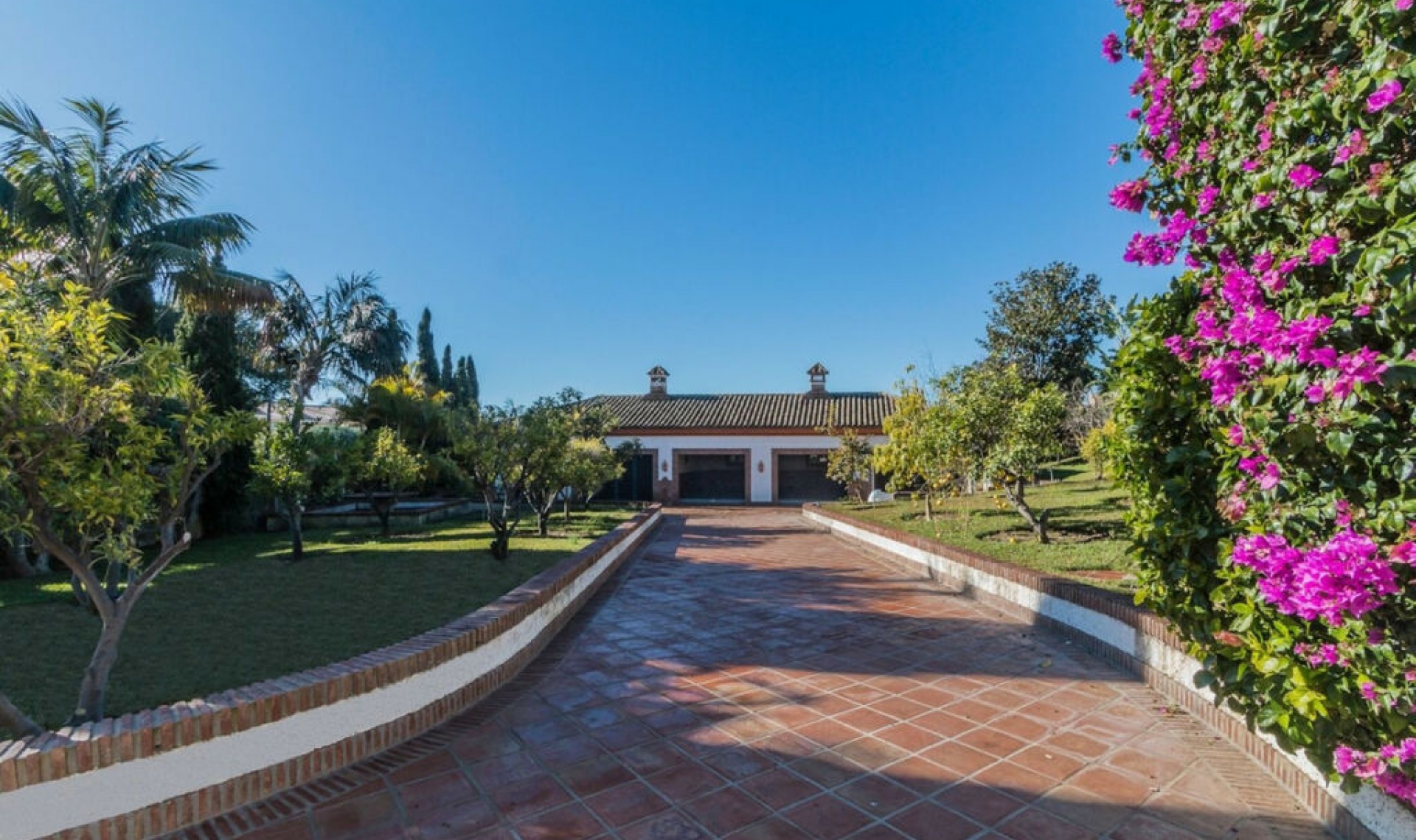 Resale - House -
Costabella