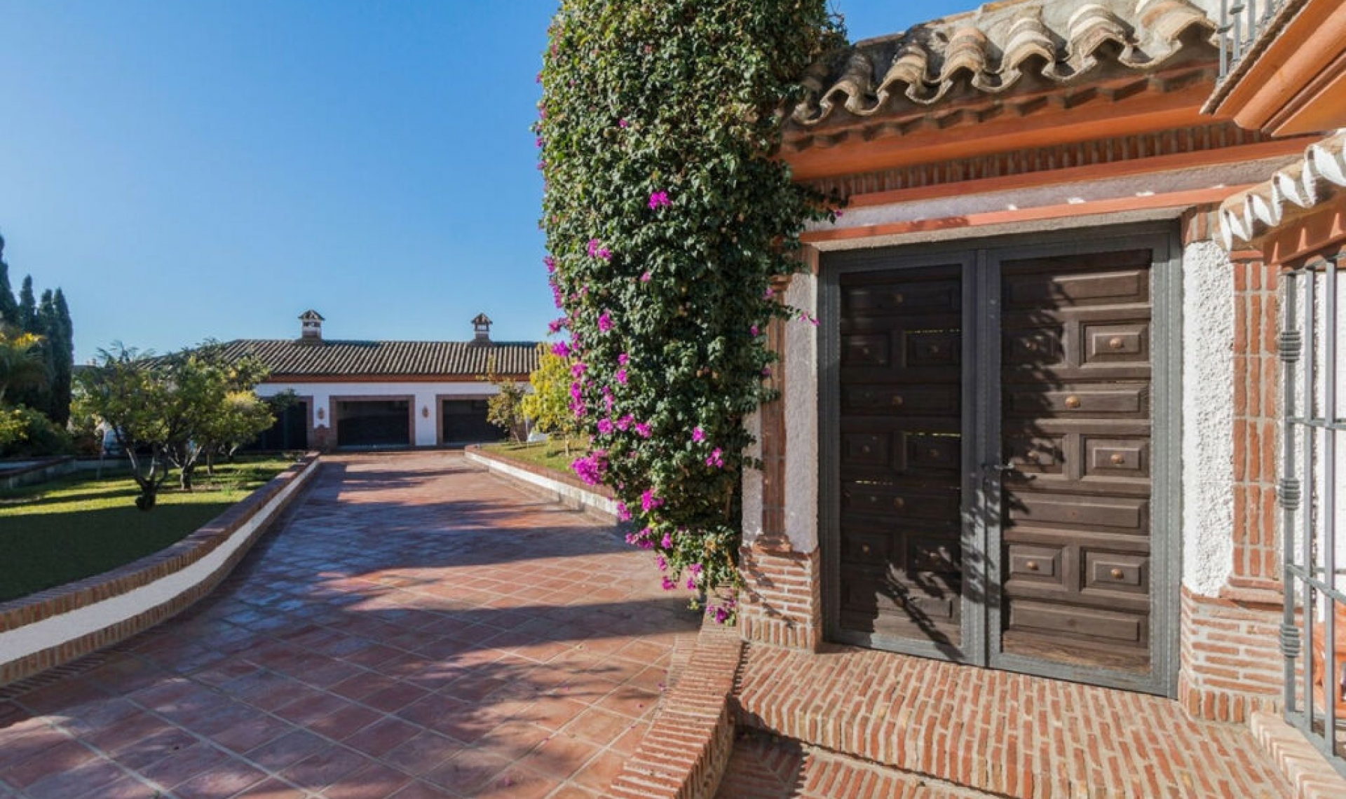 Resale - House -
Costabella