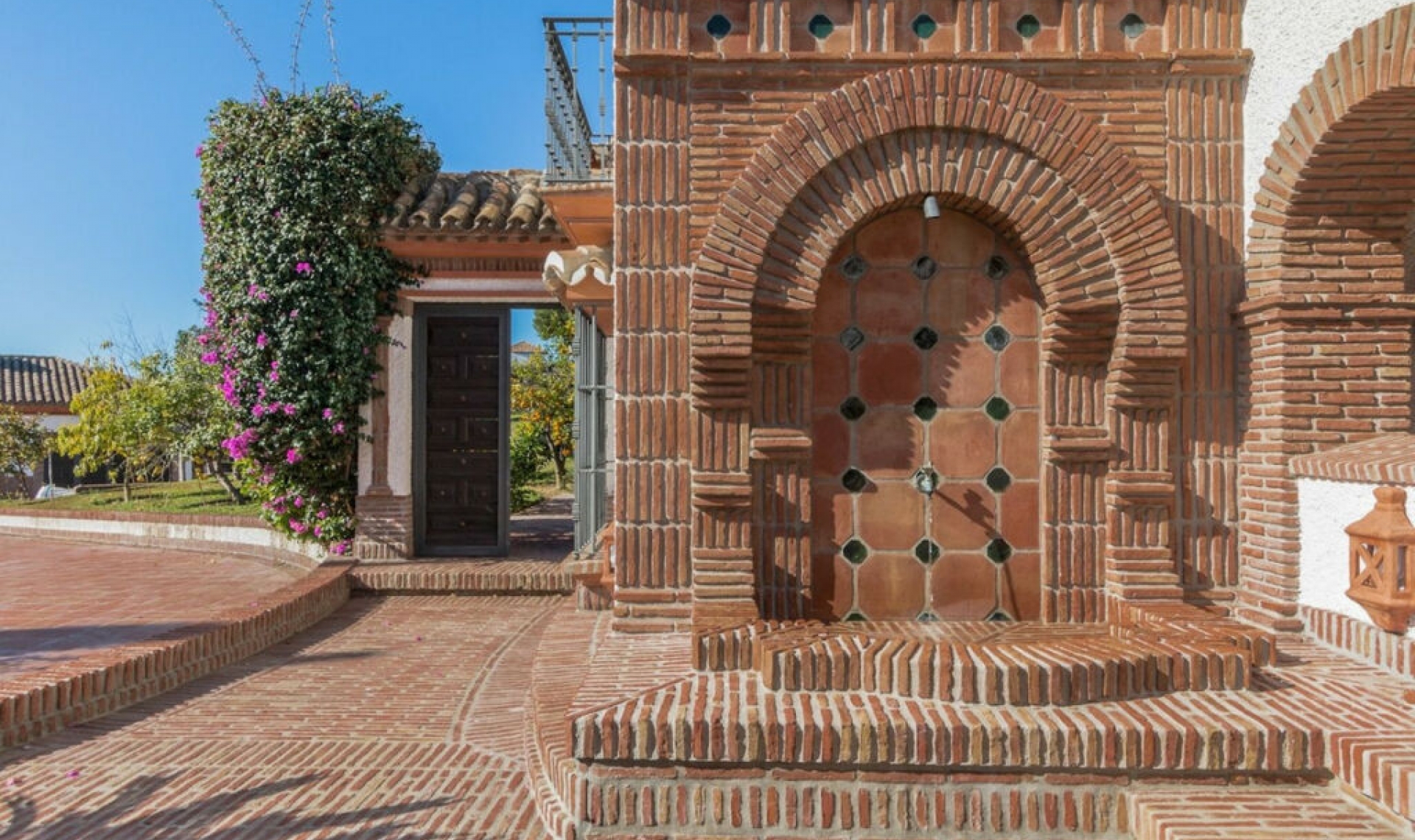 Resale - House -
Costabella