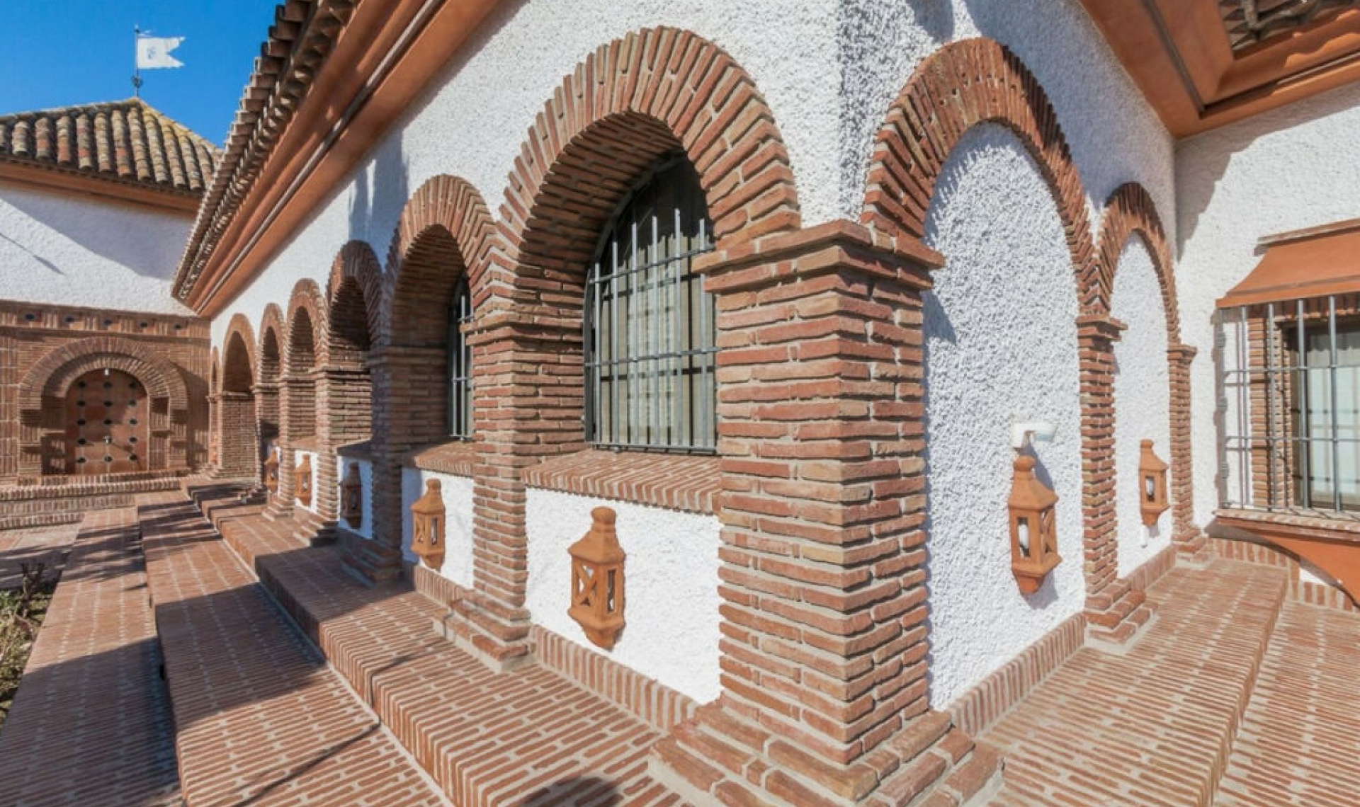 Resale - House -
Costabella