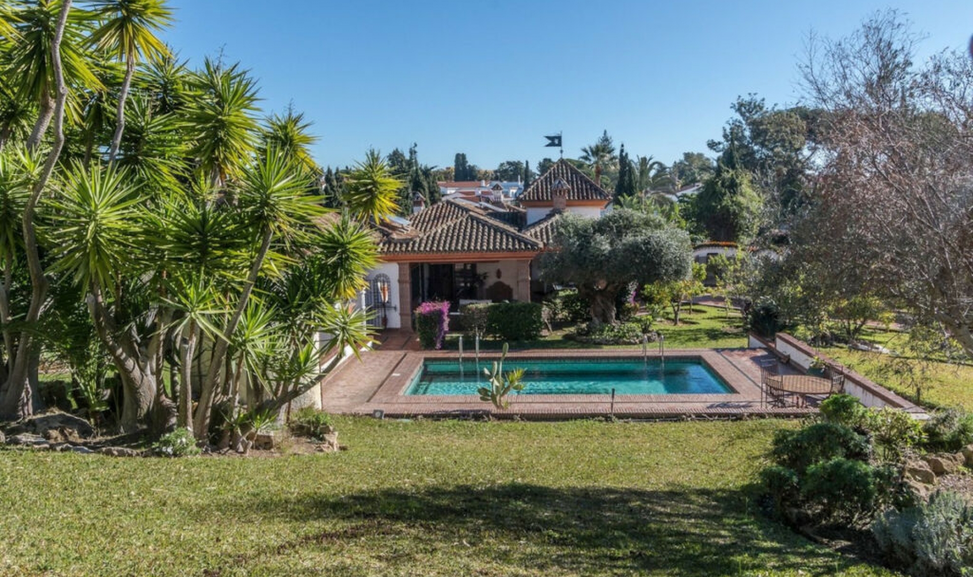 Resale - House -
Costabella