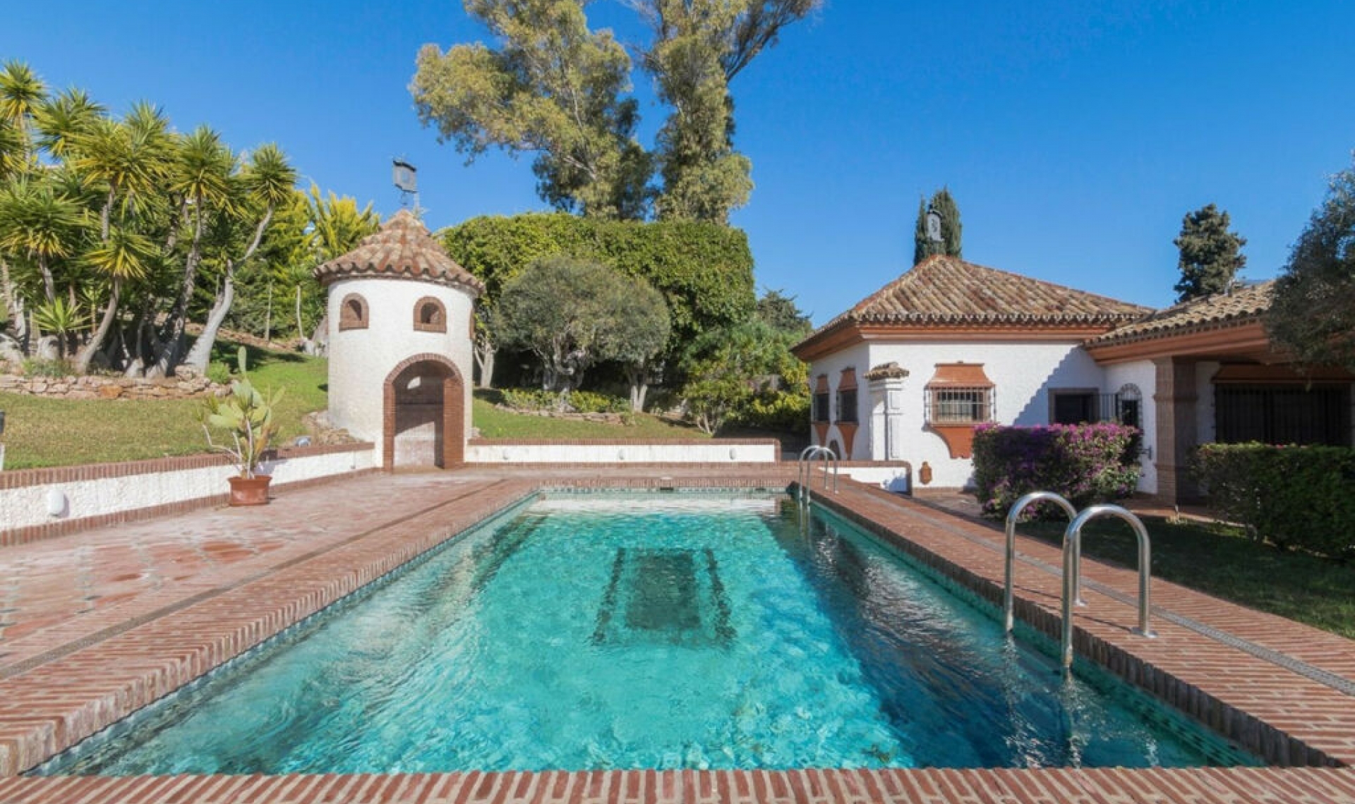 Resale - House -
Costabella