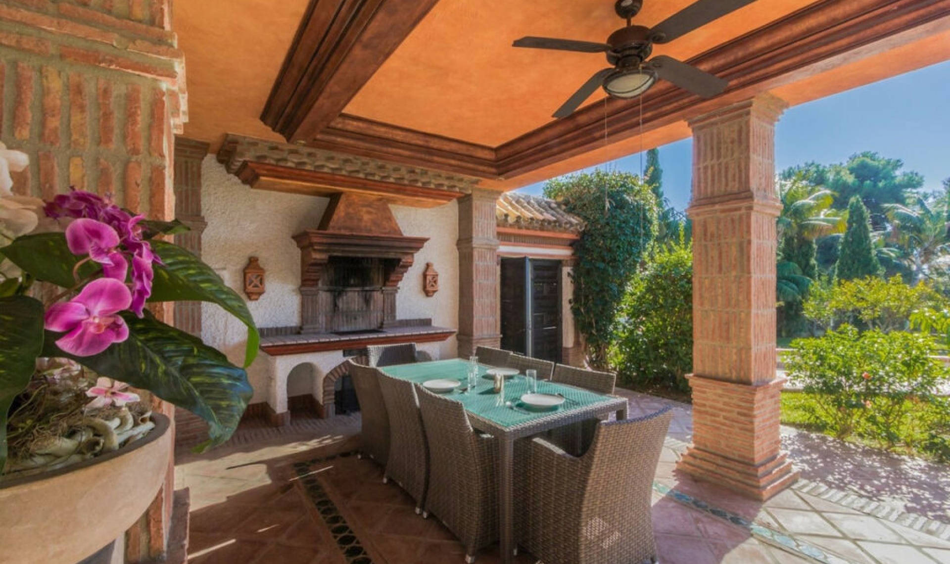 Resale - House -
Costabella