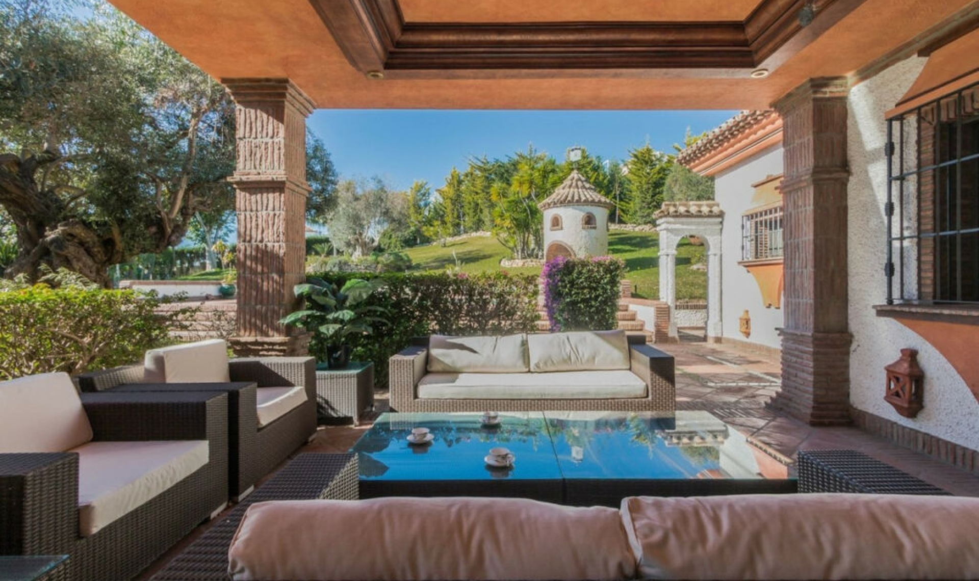 Resale - House -
Costabella