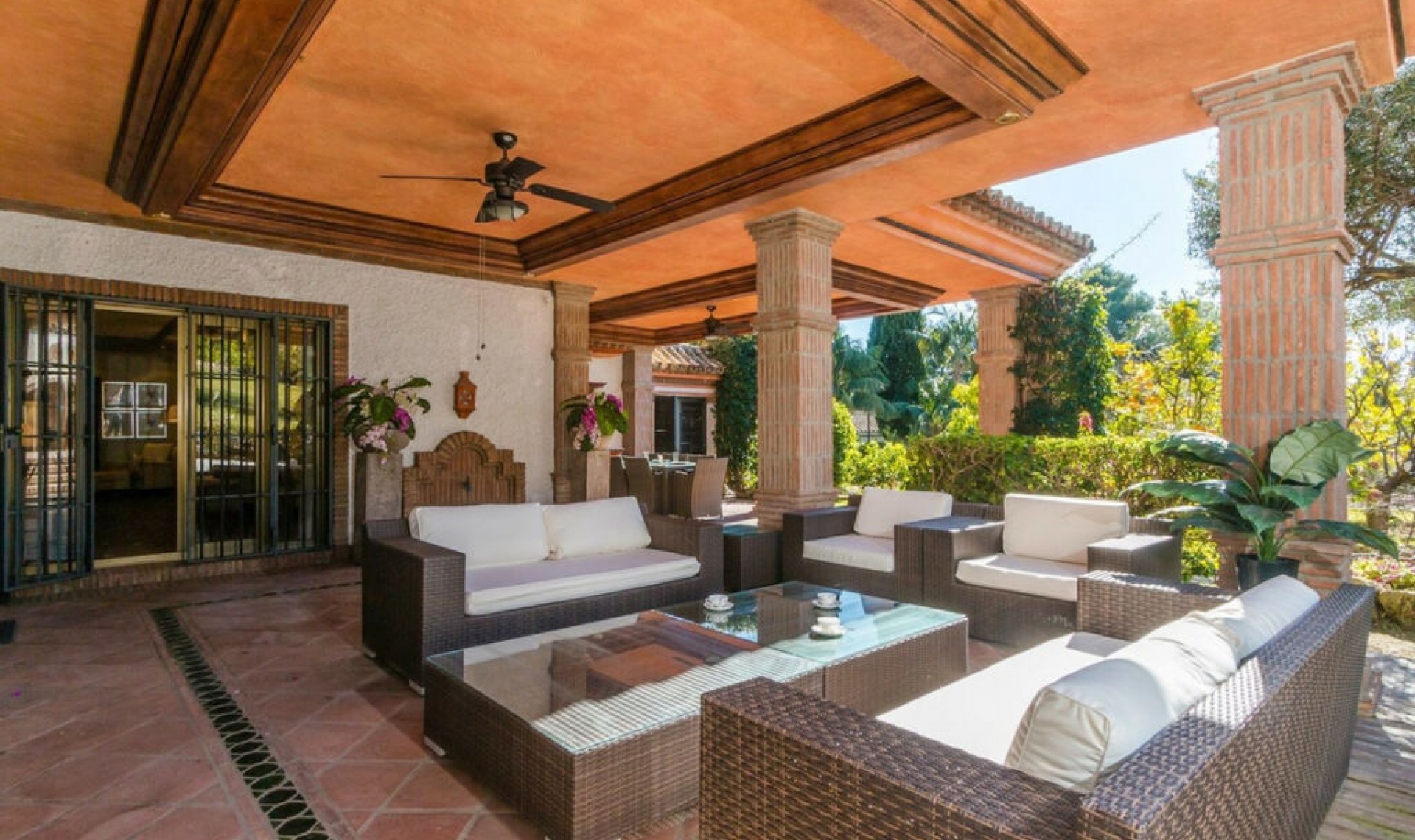 Resale - House -
Costabella