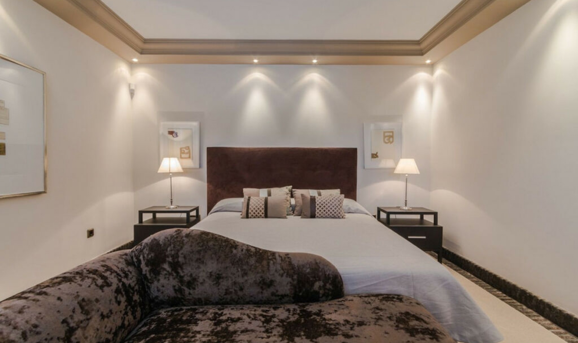 Resale - House -
Costabella