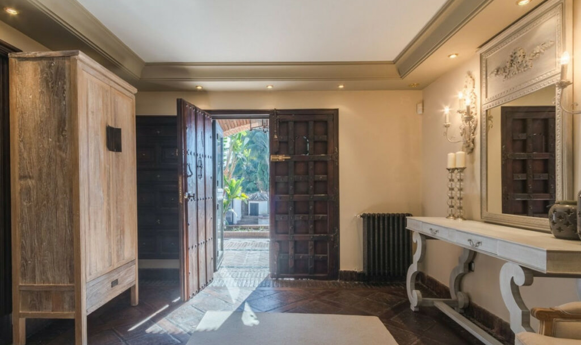 Resale - House -
Costabella