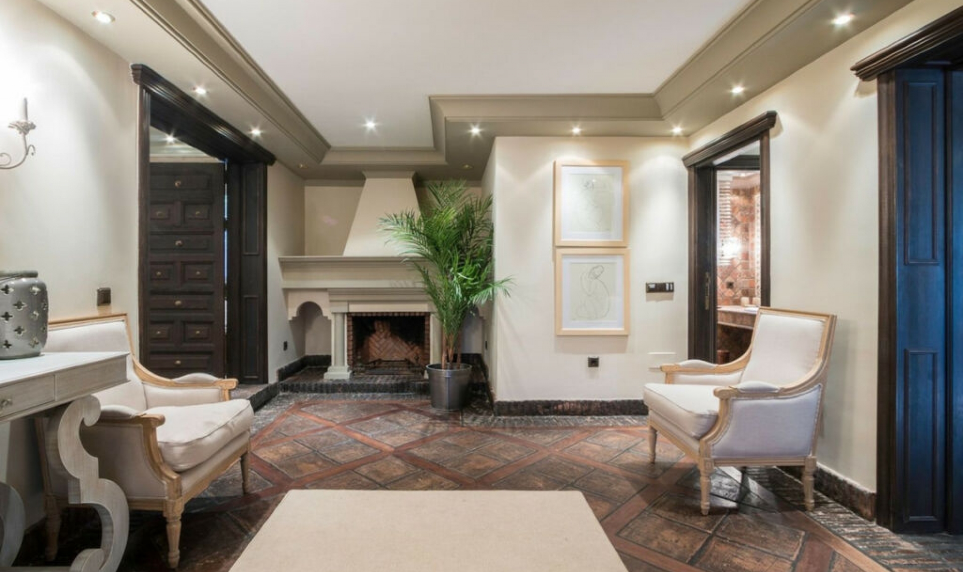 Resale - House -
Costabella