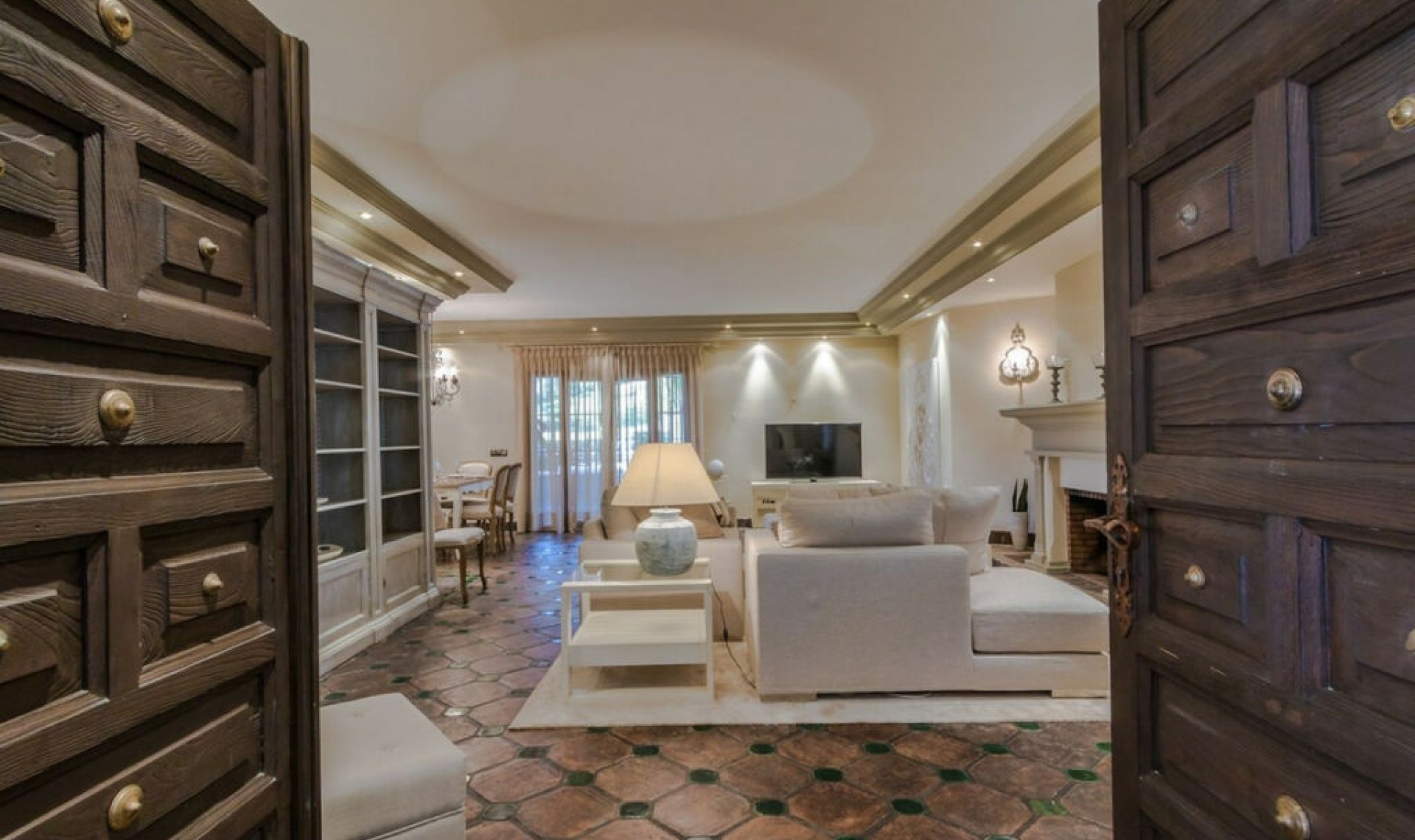 Resale - House -
Costabella